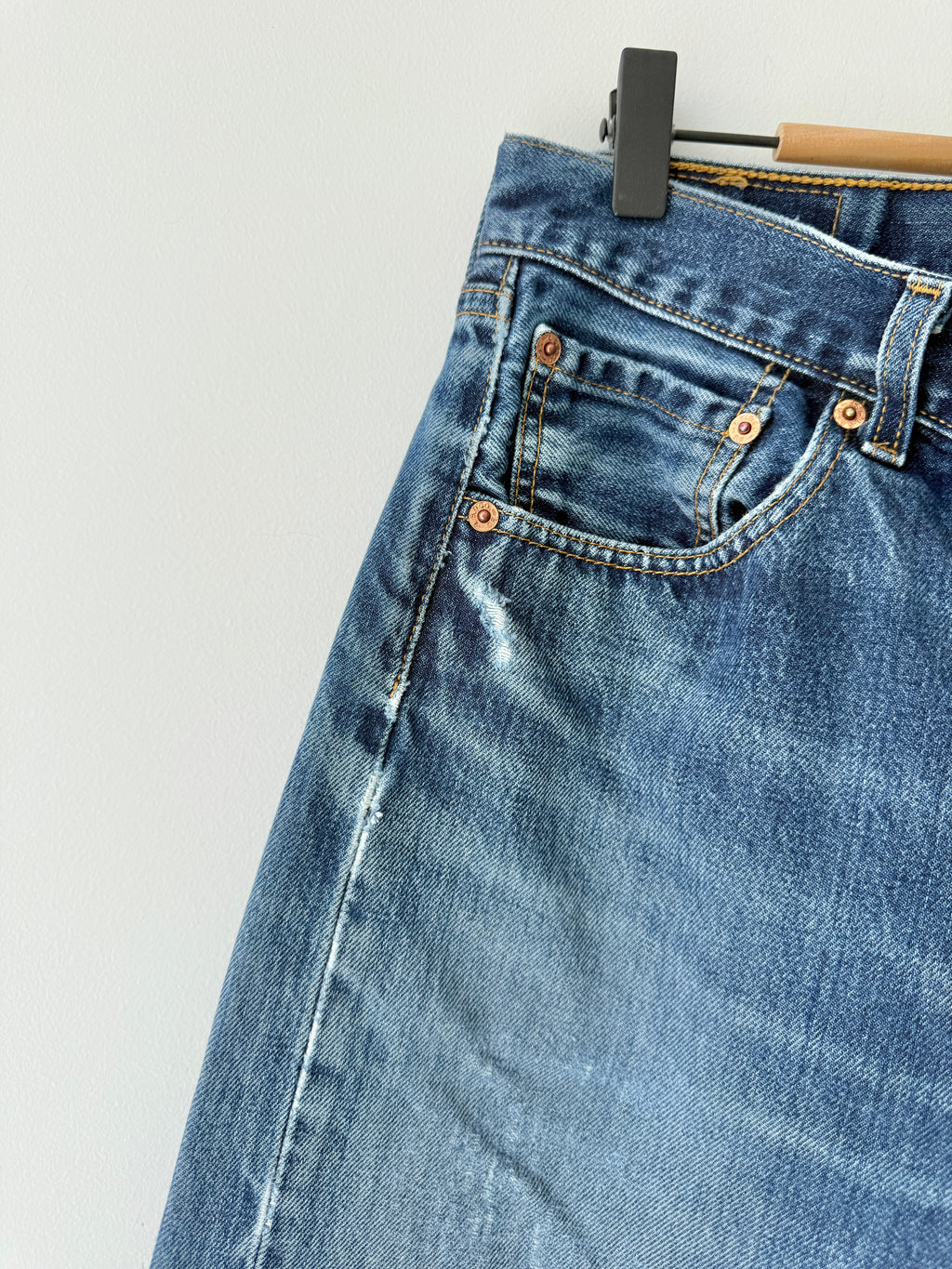 W29 L28 vintage Levis 501s 28/29” measured waist indigo faded blue Y2K  501s