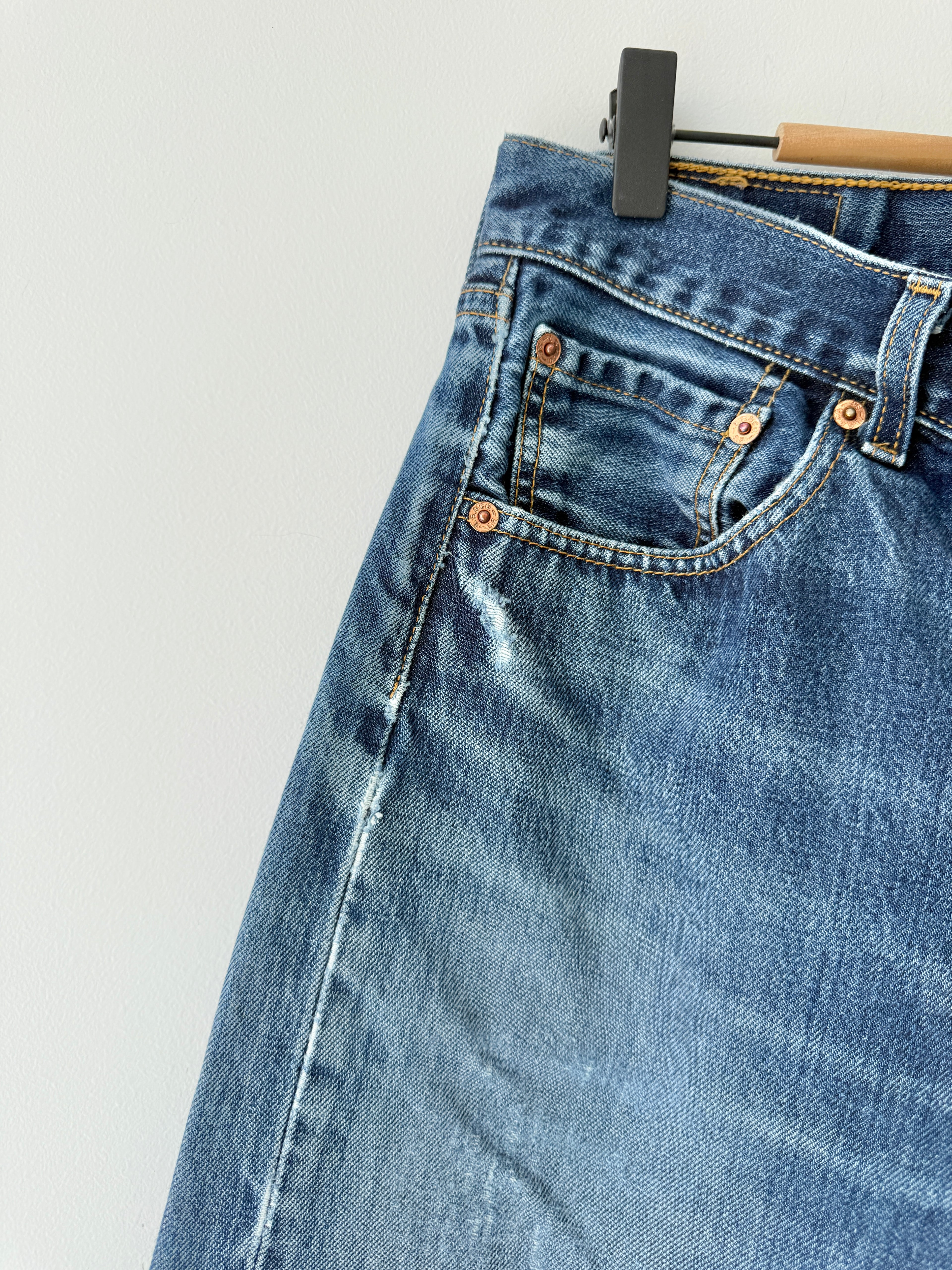 W29 L28 vintage Levis 501s 28/29” measured waist indigo faded blue Y2K  501s