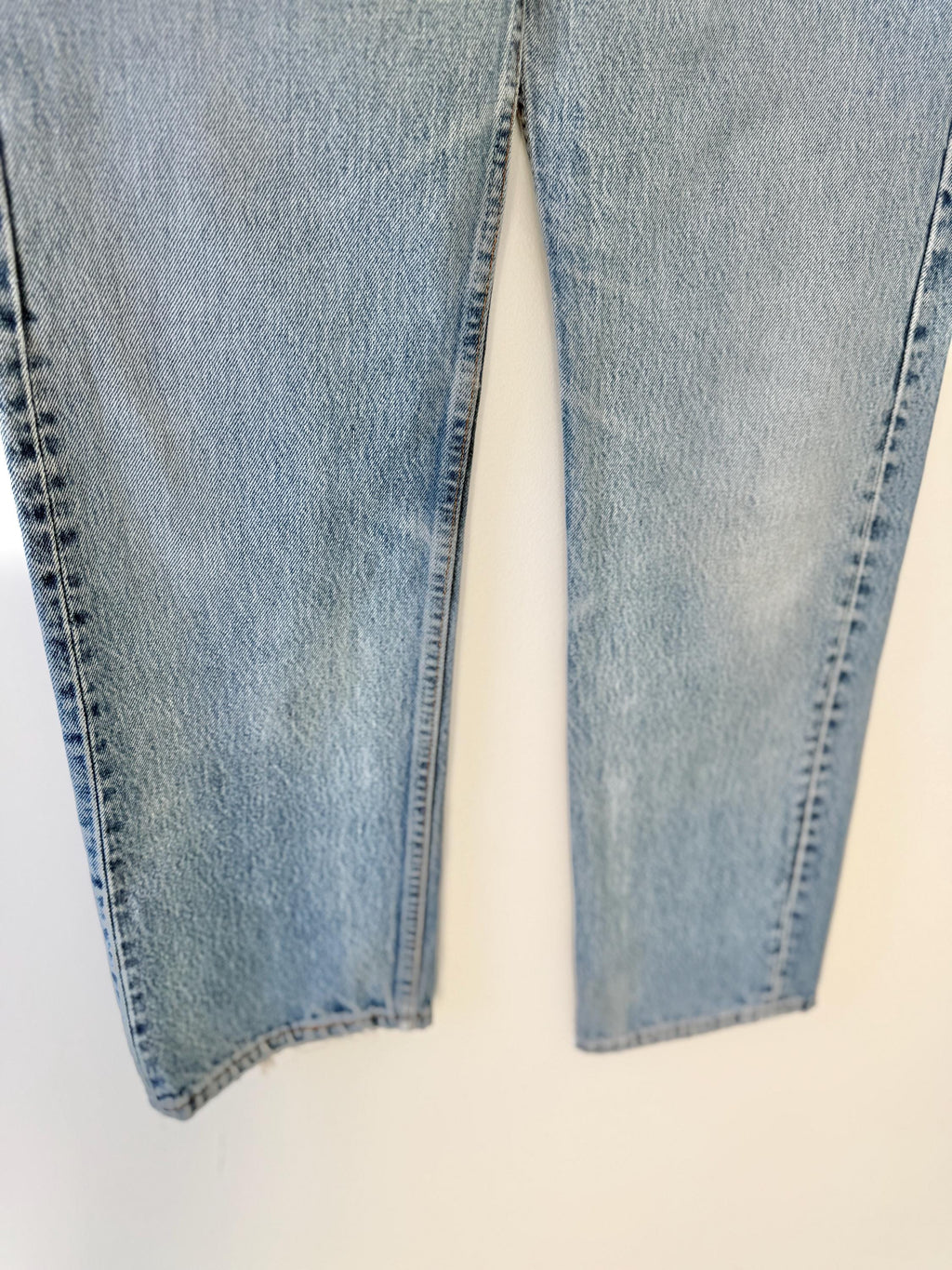 W29 L30 vintage Levis 501 28-29” measured medium blue made in USA 90s for women tag