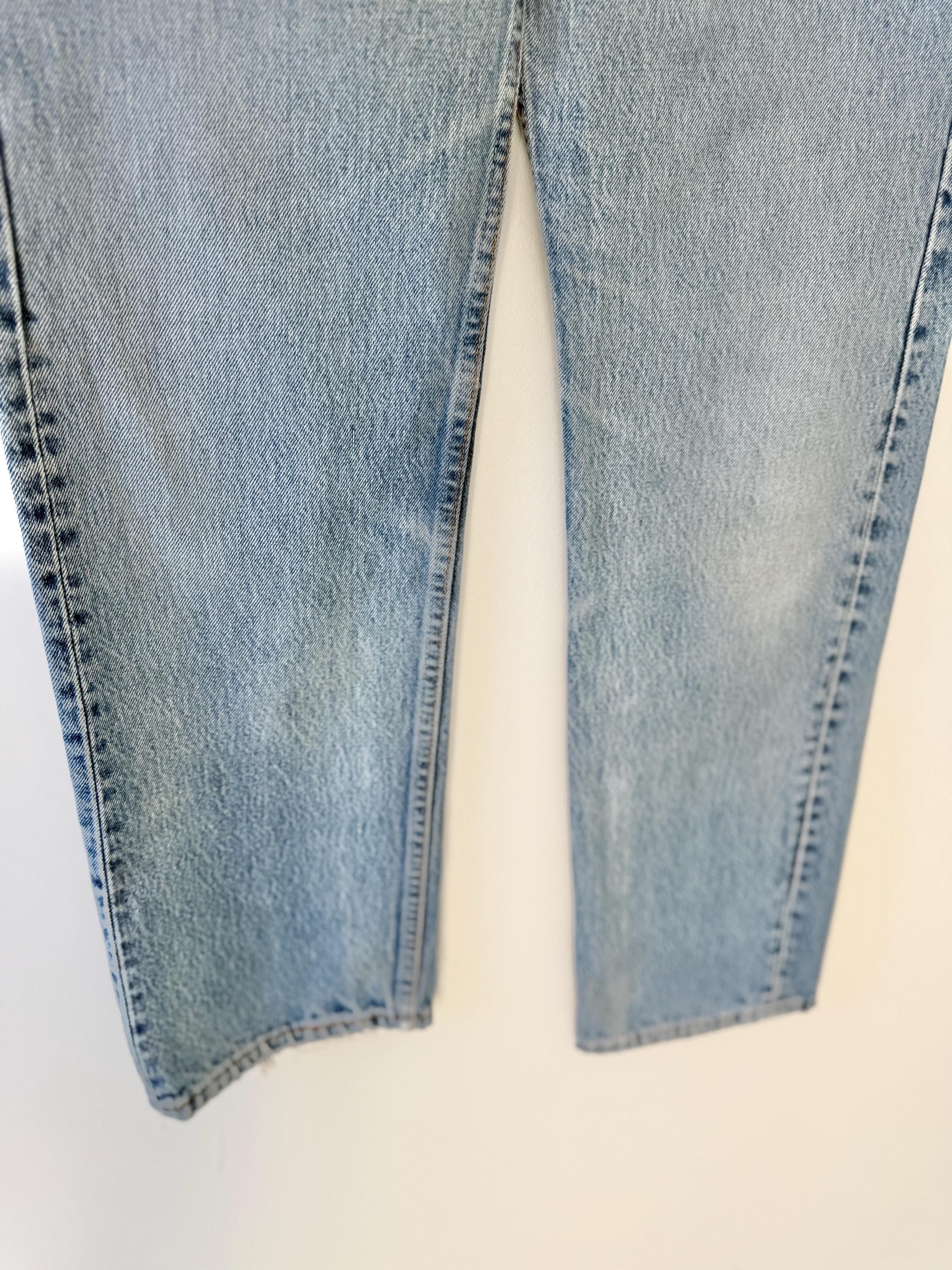 W29 L30 vintage Levis 501 28-29” measured medium blue made in USA 90s for women tag