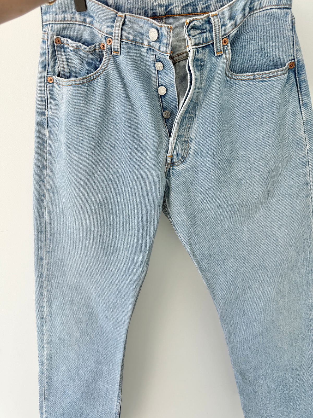 W29 L29 vintage Levis 501s 28/29” measured light blue fade denim 90s 501s