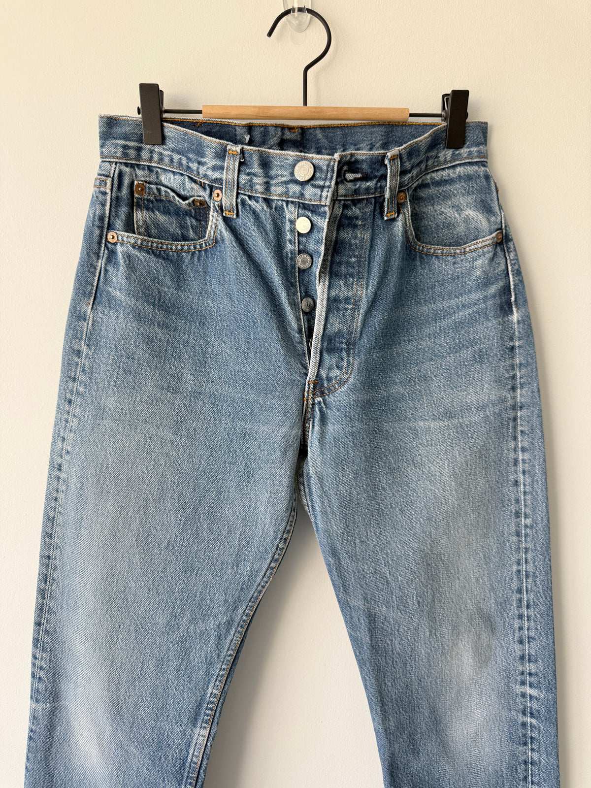 Soft W28 L30 vintage Levis 501s 27/28” measured light blue faded 80s USA 501s