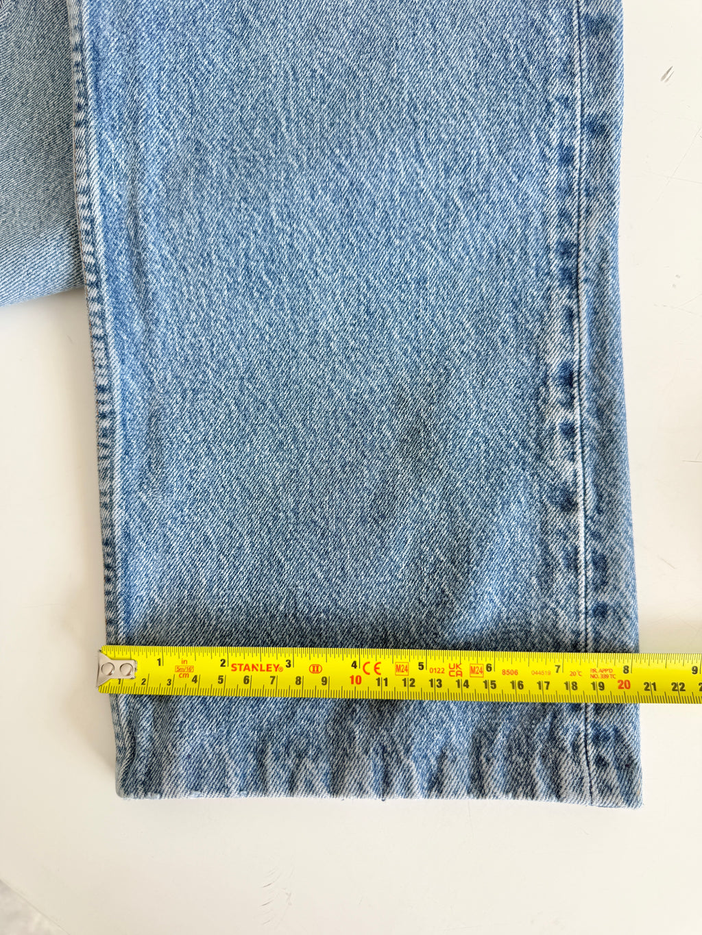 W31 L31 vintage Levis 501 30/31” measured waist light faded blue 80s 501s