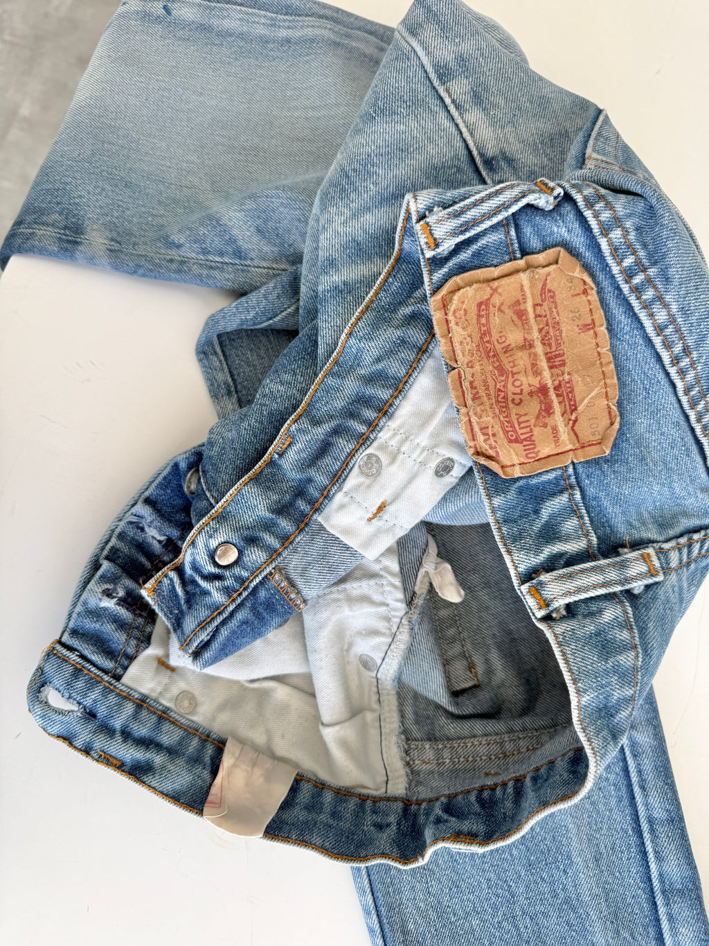 Re done - W25 L31 vintage Levis 501 24/25” measured whiskers medium blue 80s 501s