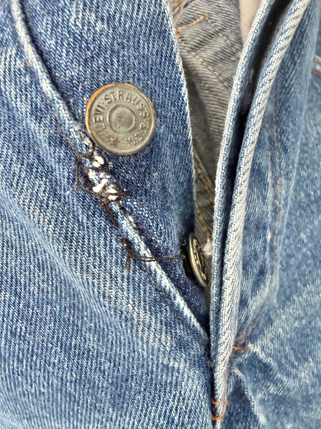 W26 L29 vintage Levis 501 dark faded blue 25/26” measured waist 501s 80s USA