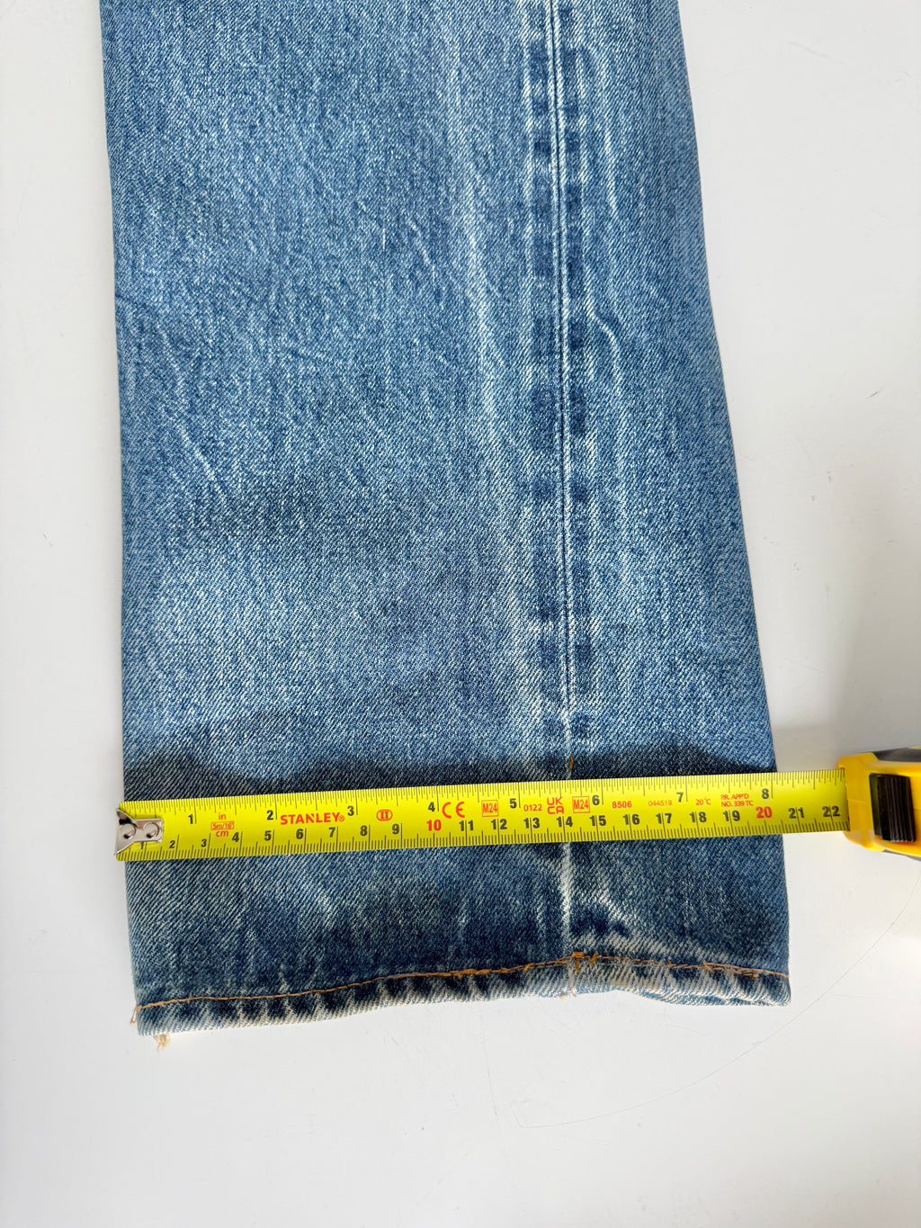 Selvedge W26 L34 vintage Levis 501 25/26” measured medium blue faded 80s USA Levi’s 501s