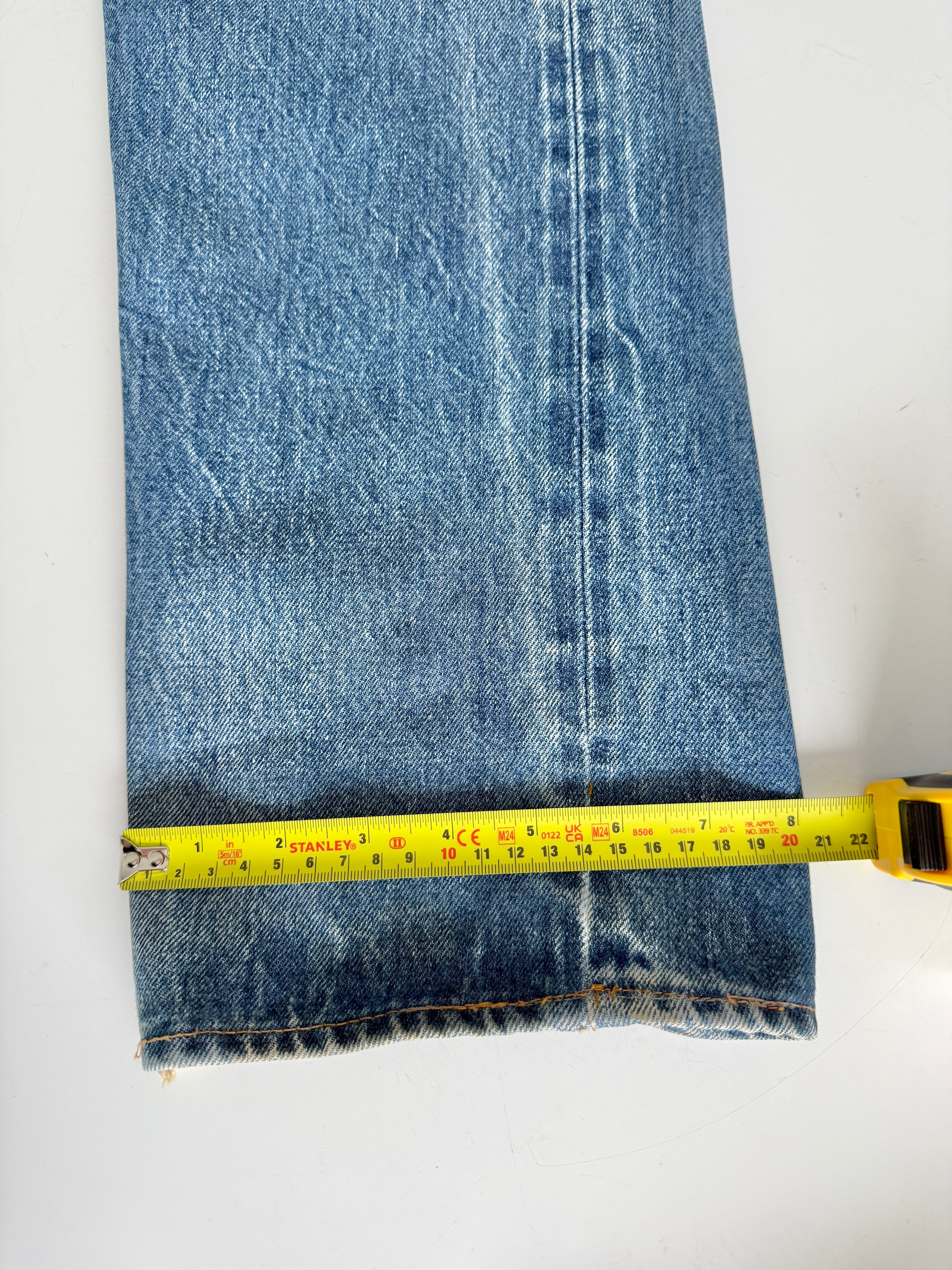 Selvedge W26 L34 vintage Levis 501 25/26” measured medium blue faded 80s USA Levi’s 501s