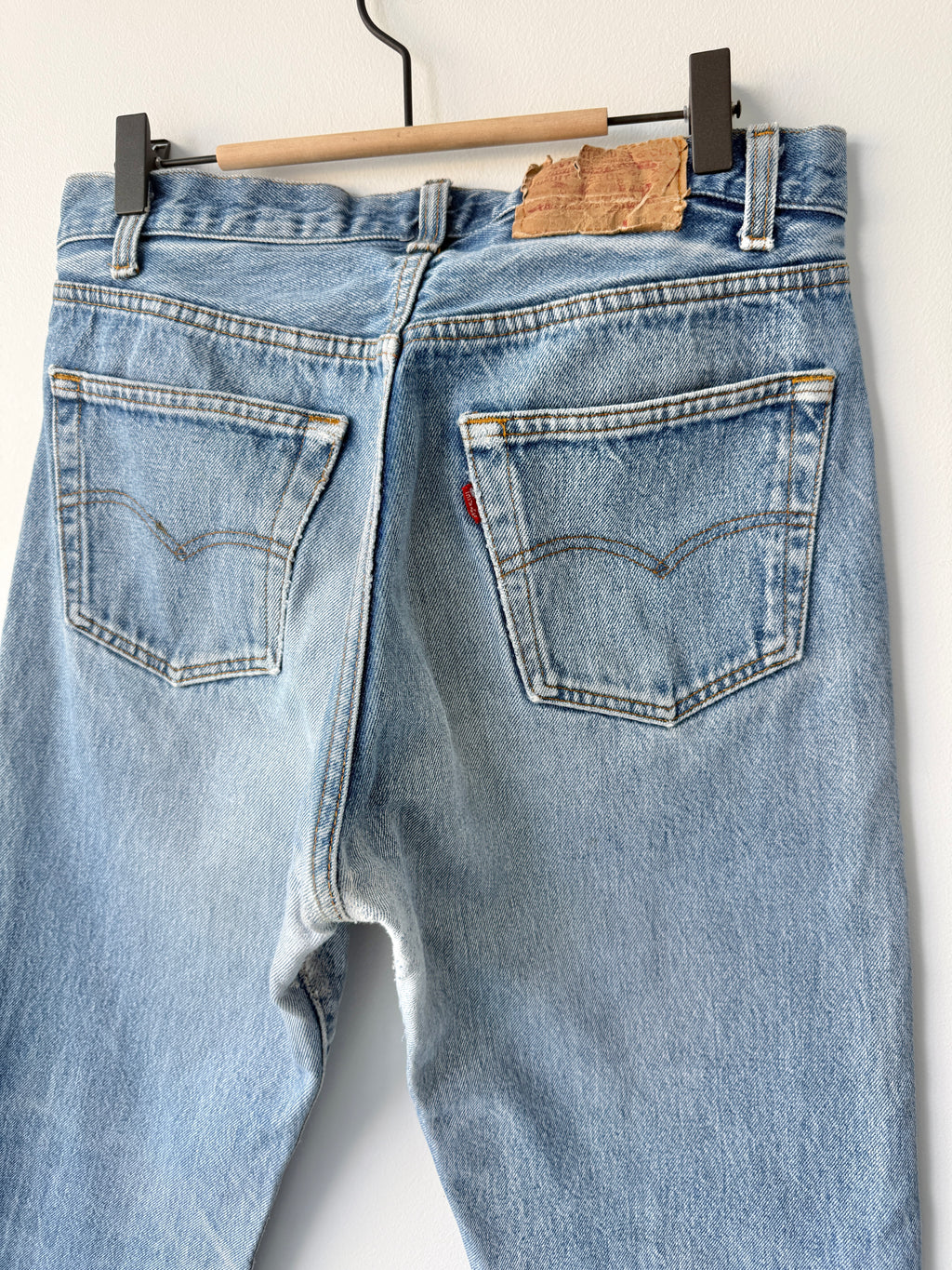 W31 L29 vintage Levis 501 medium blue 30/31” measured waist 501s 80s USA