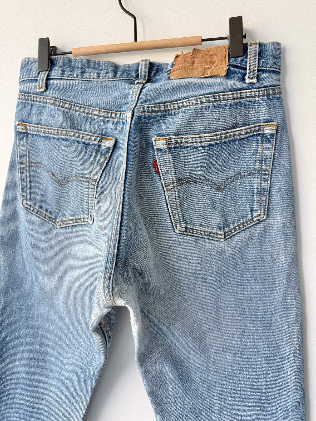 W31 L29 vintage Levis 501 medium blue 30/31” measured waist 501s 80s USA