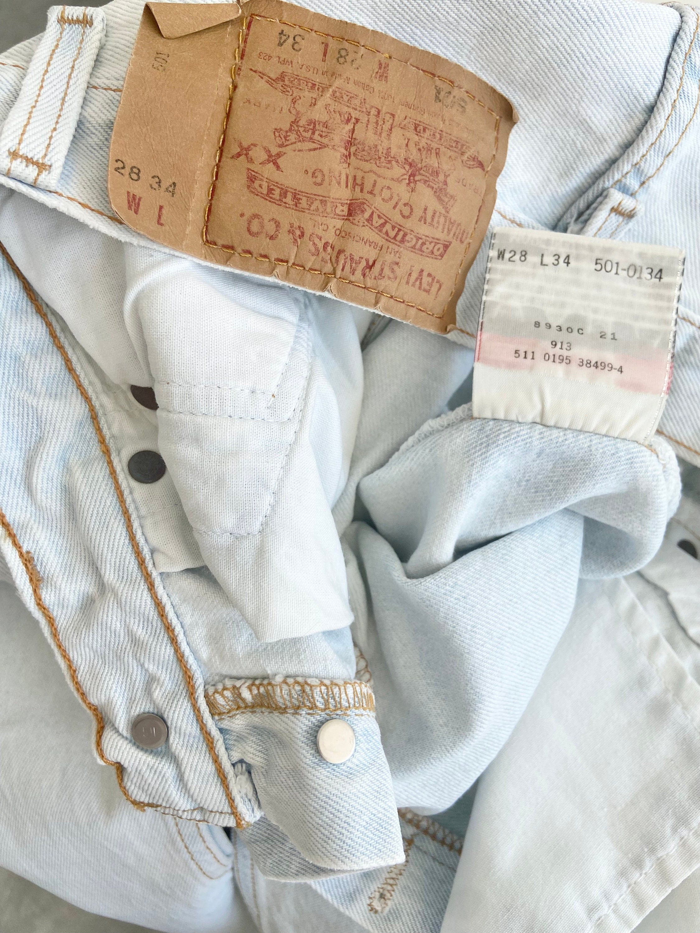 Vintage Levi’s 501 jeans w26 L27  made in USA  1995 light blue faded vintage 501 jeans