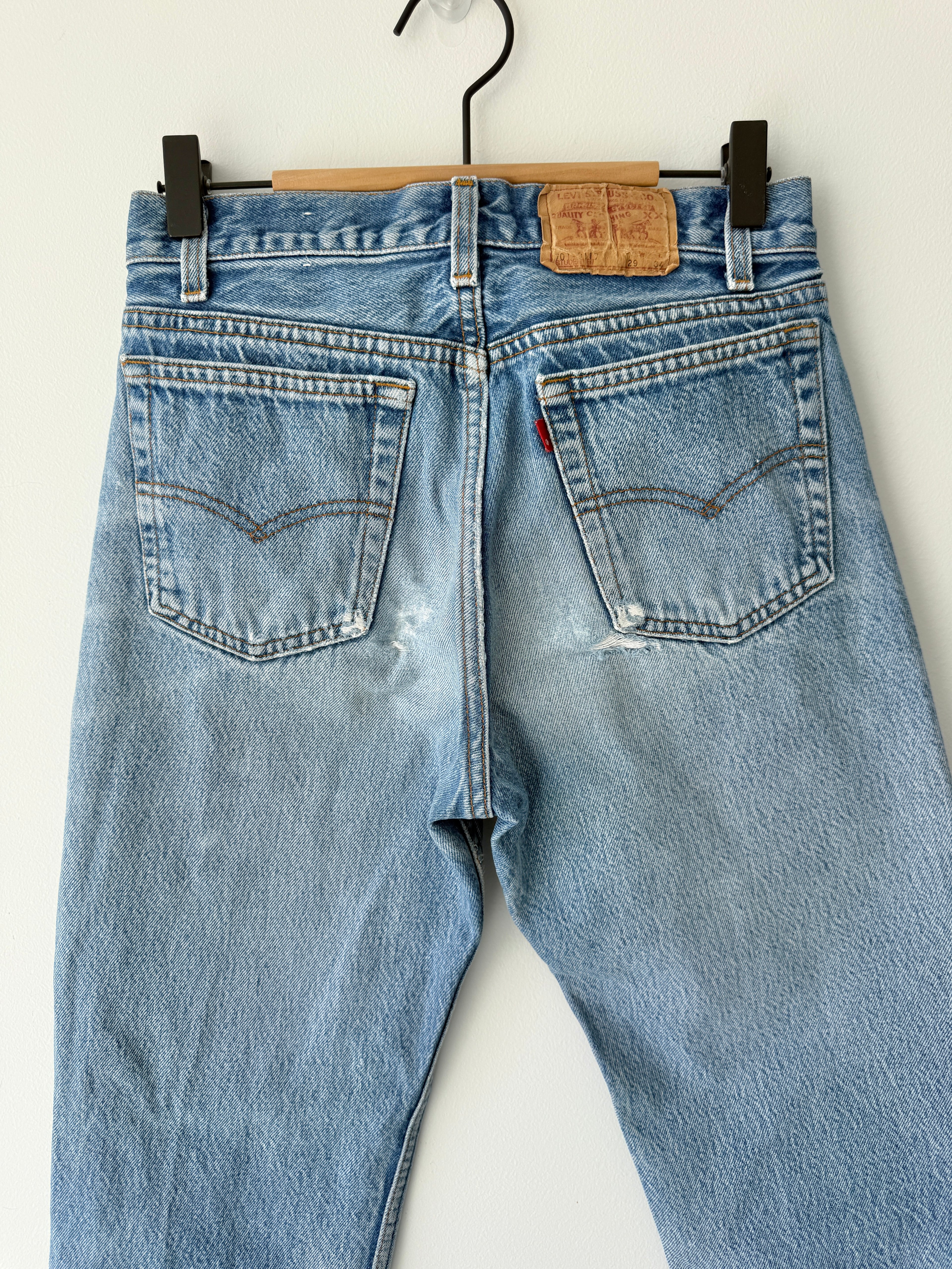 Distressed W26 L30 vintage Levis 701 0117 25/26” measured waist dark faded 80s 701 0117