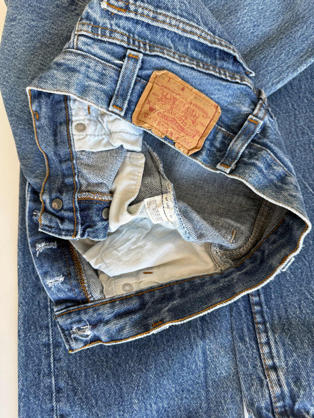 W23 L31 vintage Levis 701s 22/23” measured dark faded 701 80s USA