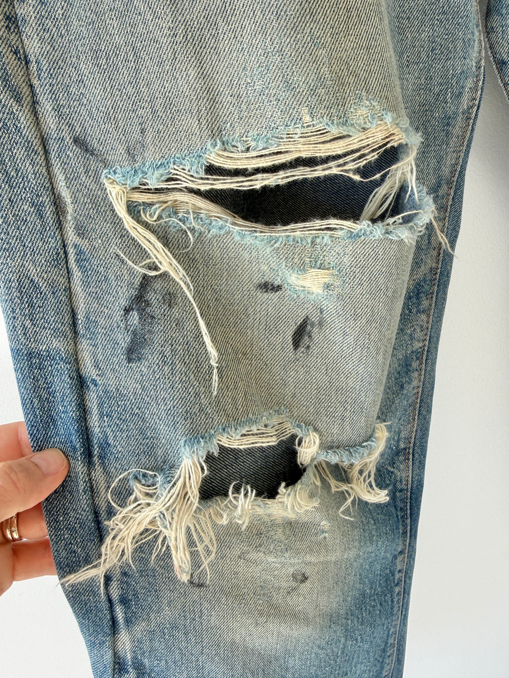Selvedge soft W34 L28 vintage Levis 501xx 32/34” measured waist light faded blue USA 70s  501 selvedge