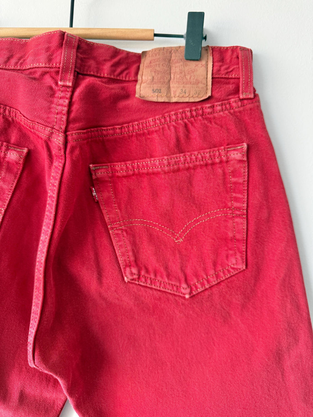W32 L31 vintage Levis 501 31-32” measured waist red made in 90s