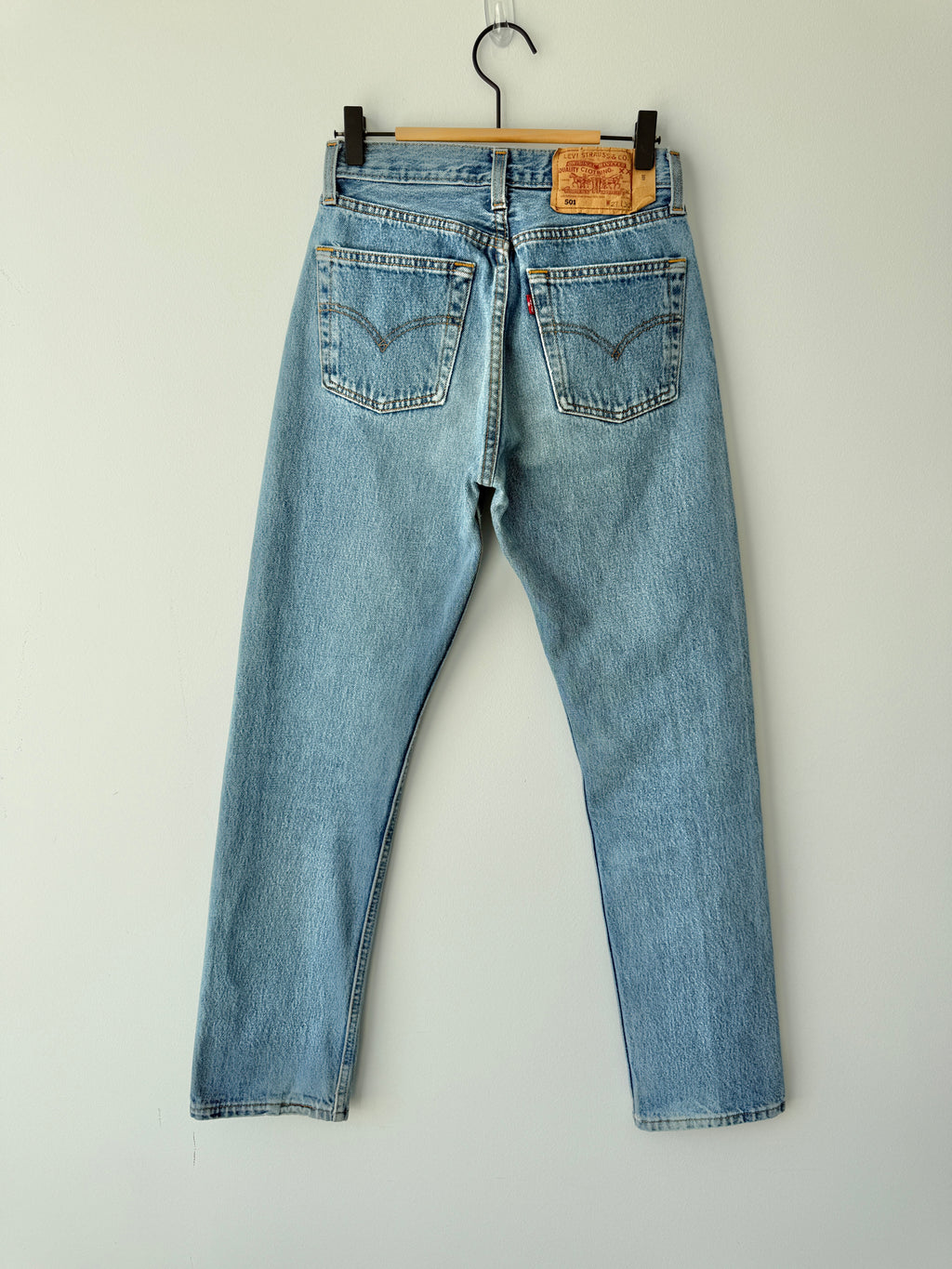 W24 L30 vintage Levis 501 23/24” medium blue Levi’s 501s