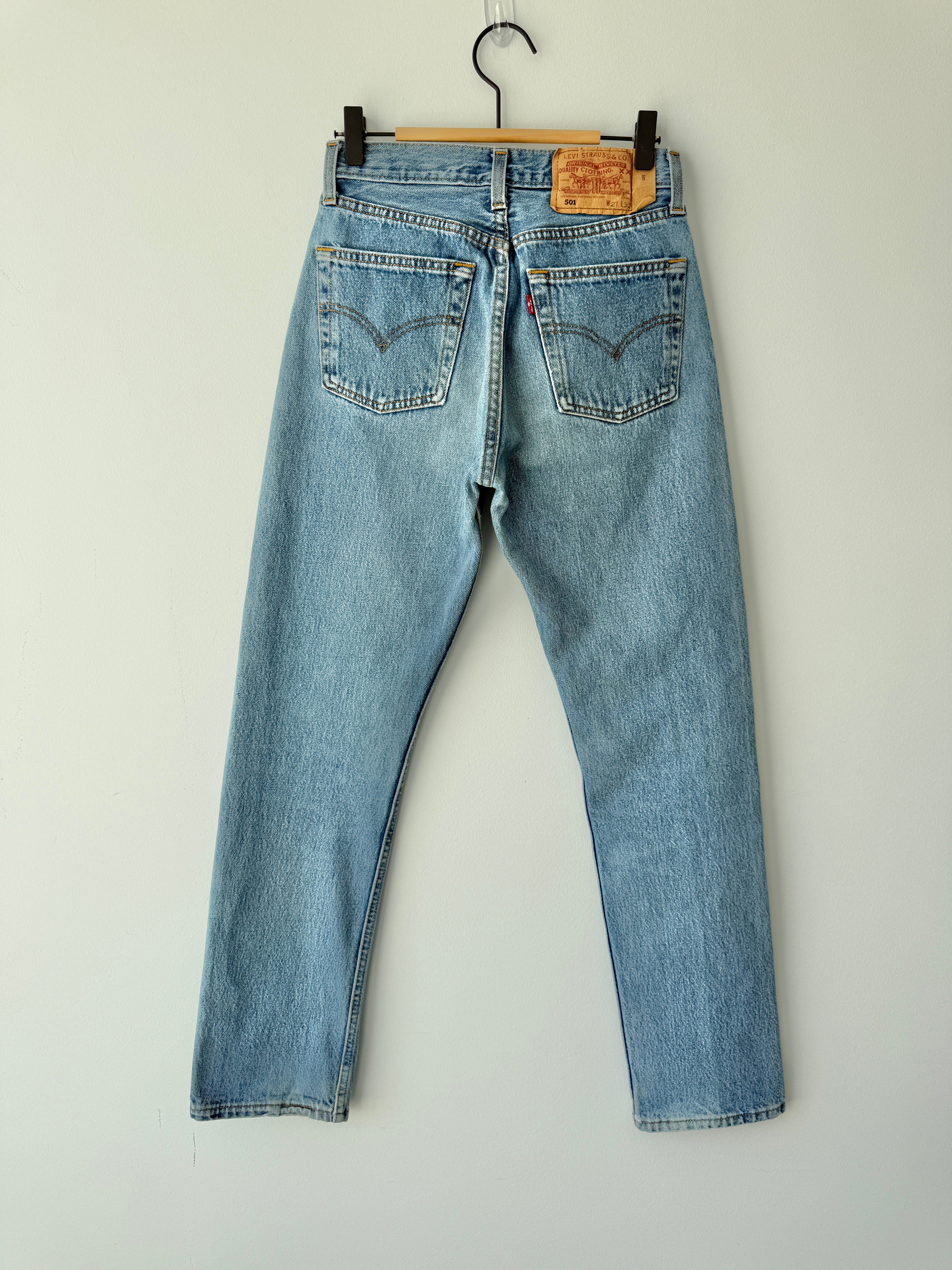W24 L30 vintage Levis 501 23/24” medium blue Levi’s 501s