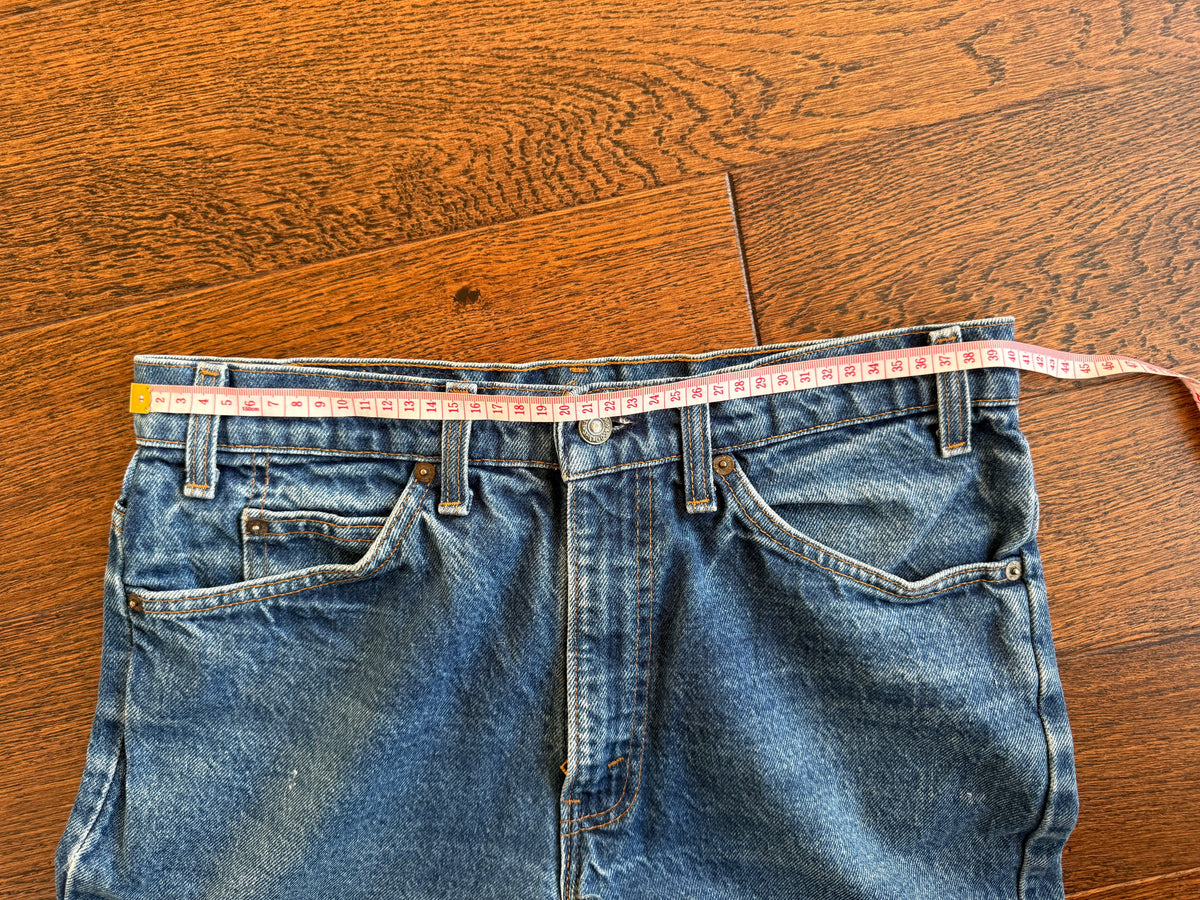 W31 L30 vintage Levis 509s 30/31” measured dark denim patch work blue 90s 509s USA