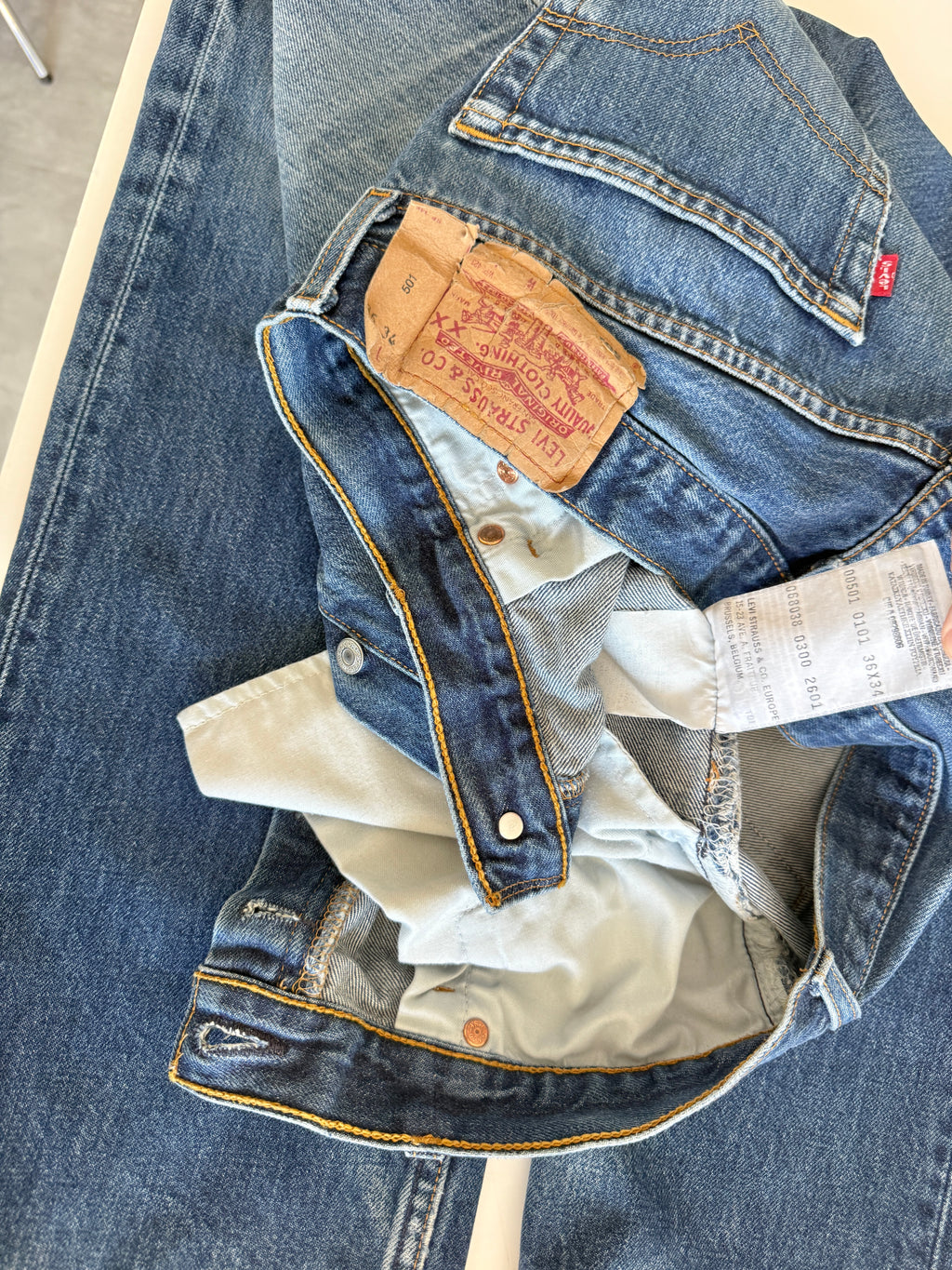 W33 L33 vintage Levis 501 dark blue 33” measured waist Y2K levis 501s