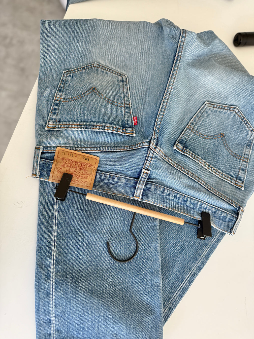 W32 L29 vintage Levis 501 31-32” measured medium faded blue 90s Levi’s 501s