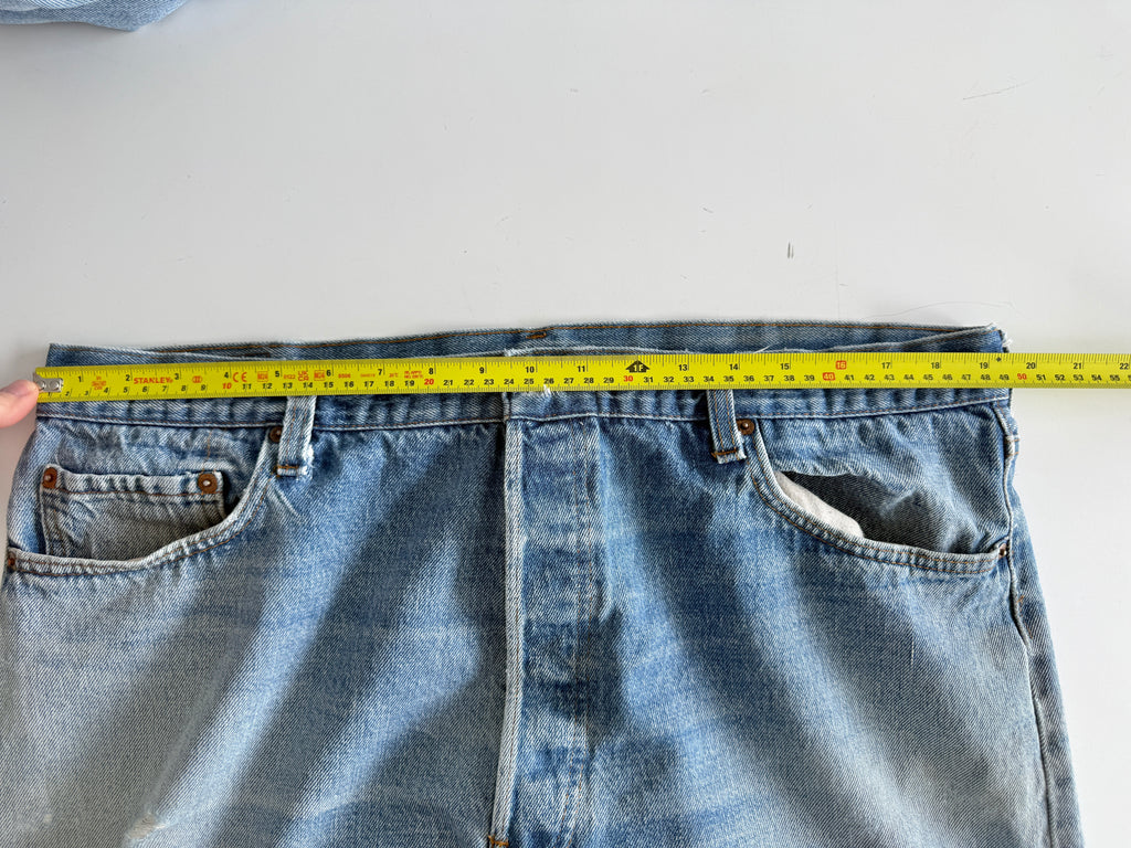 W38 L32 vintage Levis 501s 37/38” measured medium light medium fade denim Levi’s 501s 80s USA
