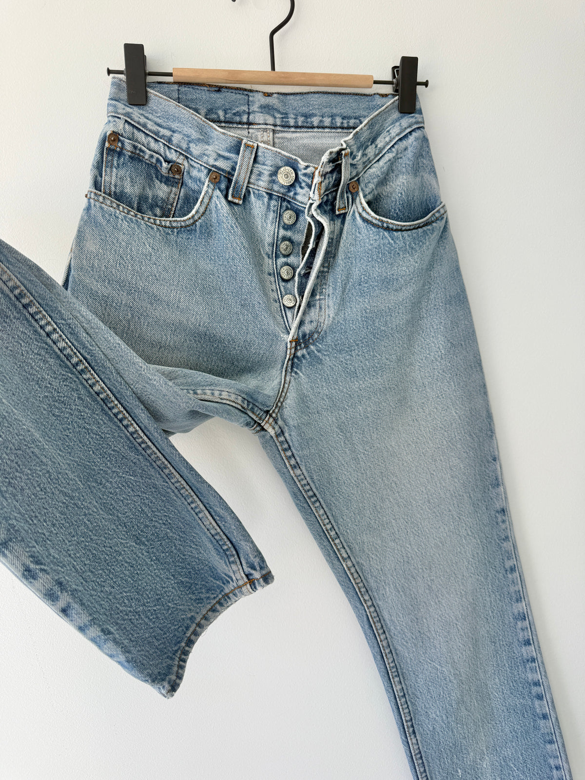 W23 L31 vintage Levis 26501s 22/23” measured light blue 26501s 80s 1984 USA