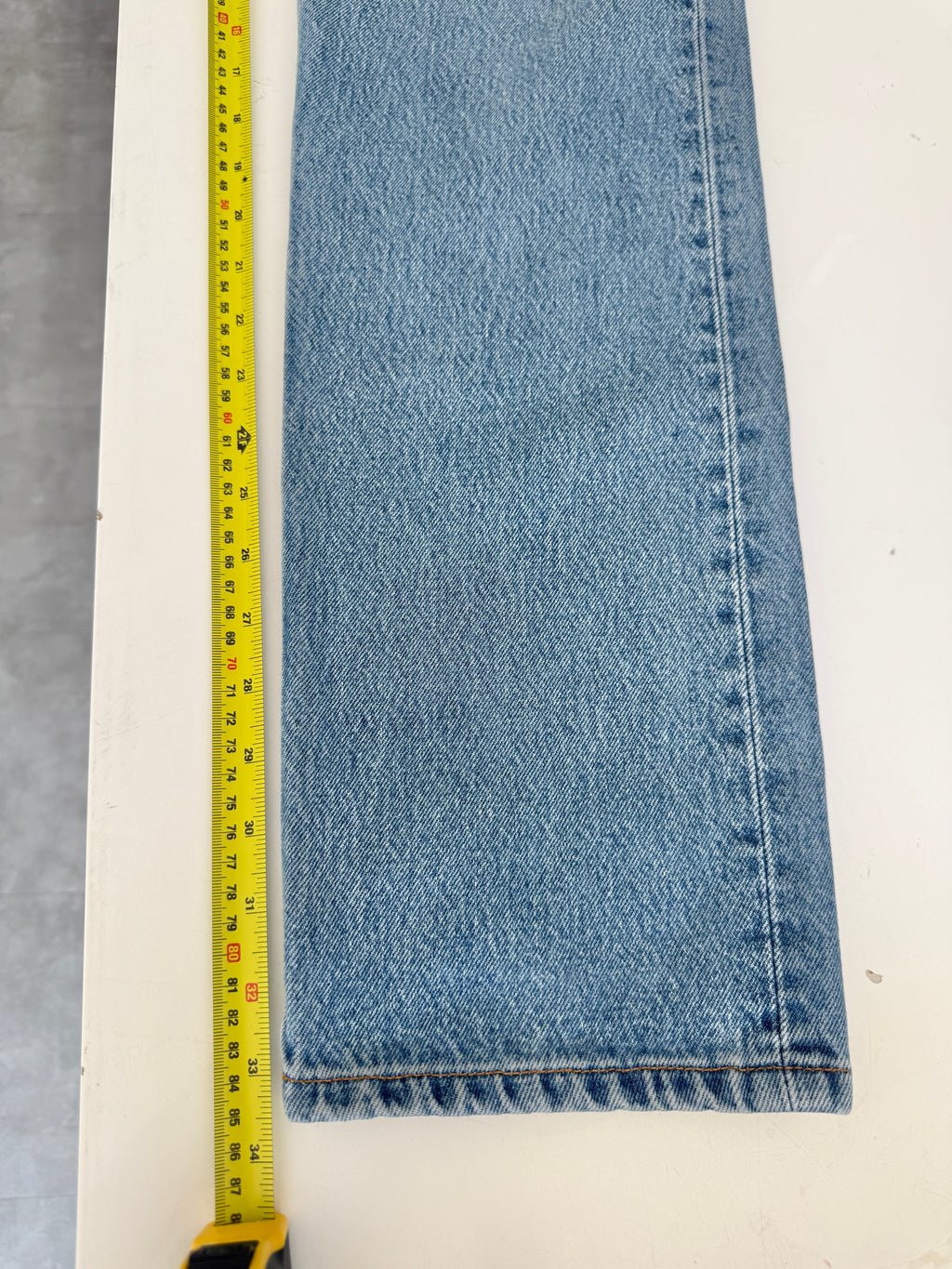 W29 L33vintage Levis 501s 28/29” measured medium fade blue Y2K 501s