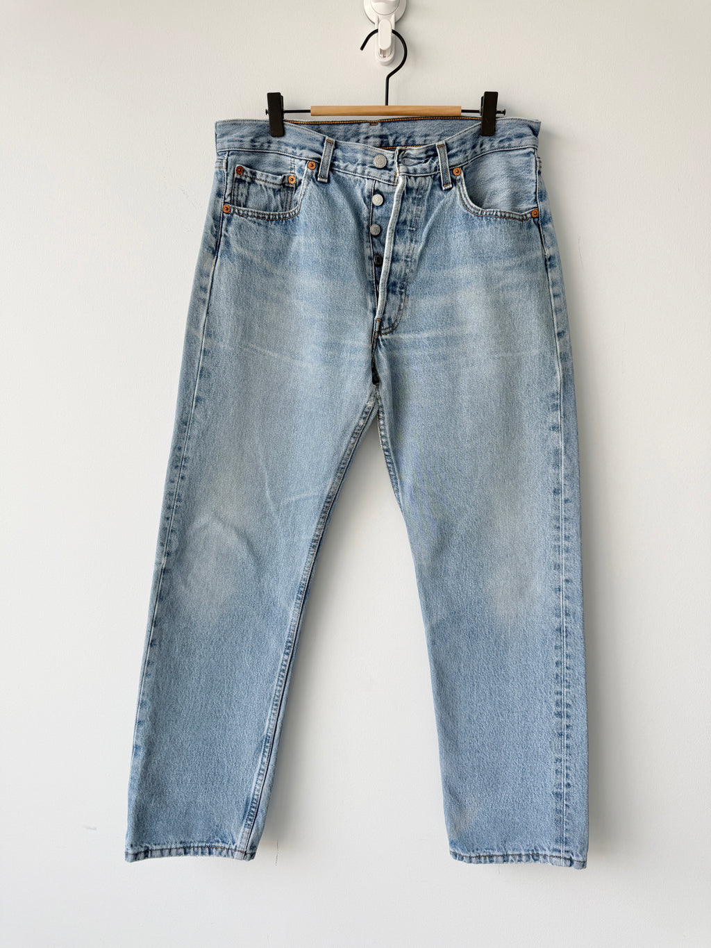 W31 L29 vintage Levis 501 31” measured unique faded blue denim 90s Levi’s 501s