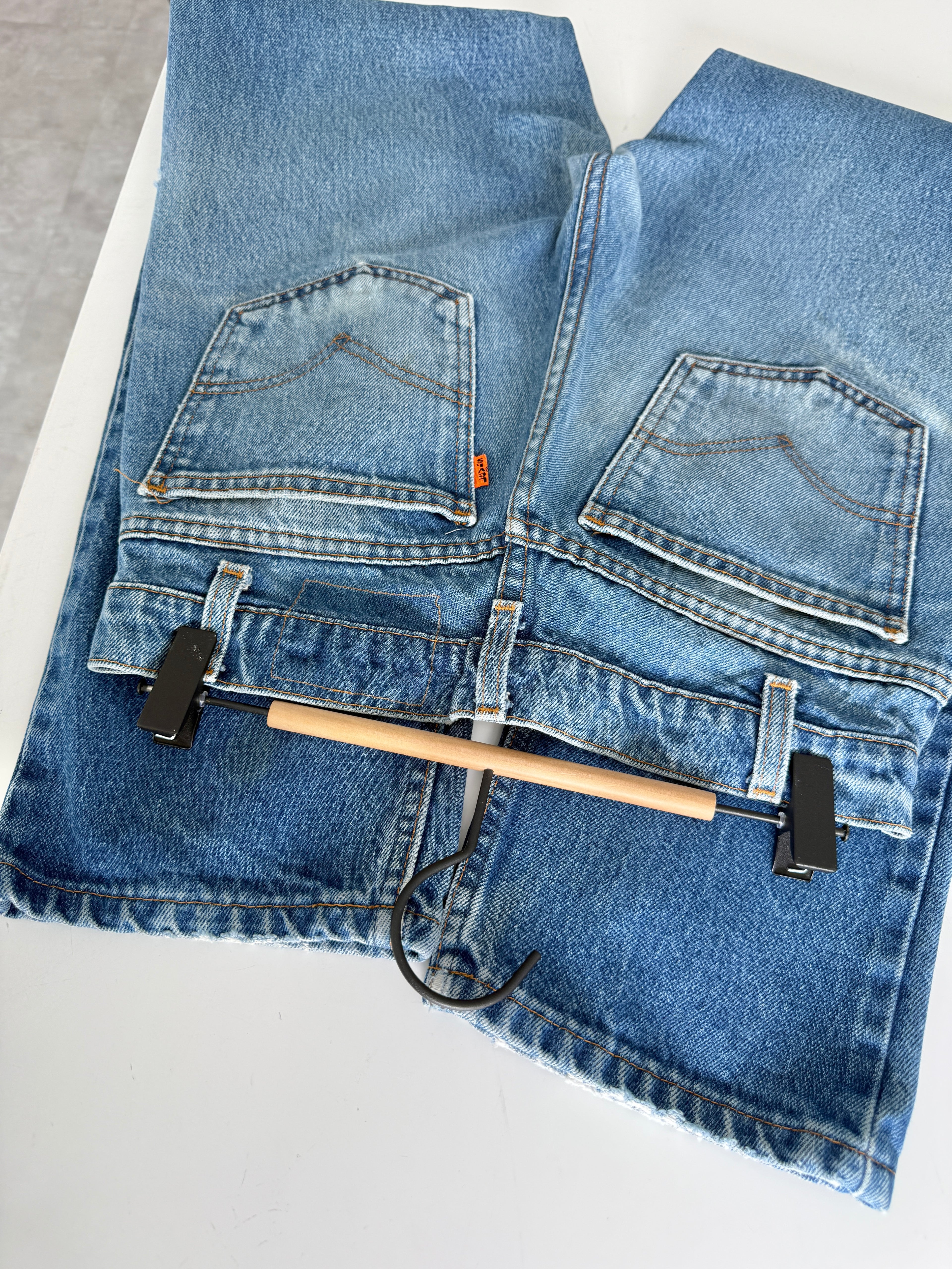 Soft W29 L31 vintage Levis 520 28/29” measured waist dark faded 520s 90s USA denim orange tab