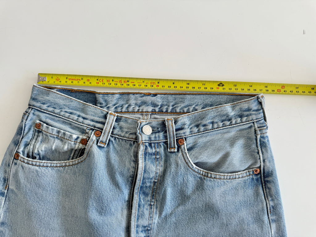 W29 L33 vintage Levis 501 29” measured light faded blue made in 90s