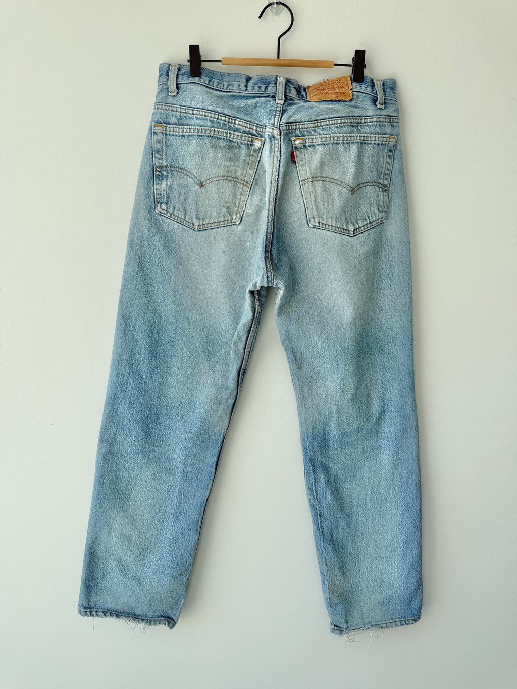 Soft denim W34 L29 vintage Levis 501 33/34” measured waist light faded blue distressed USA 90s 501s