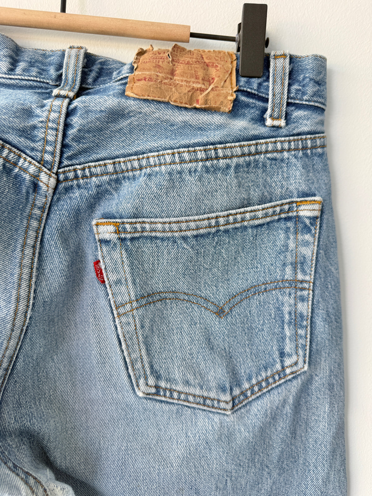 W31 L29 vintage Levis 501 medium blue 30/31” measured waist 501s 80s USA