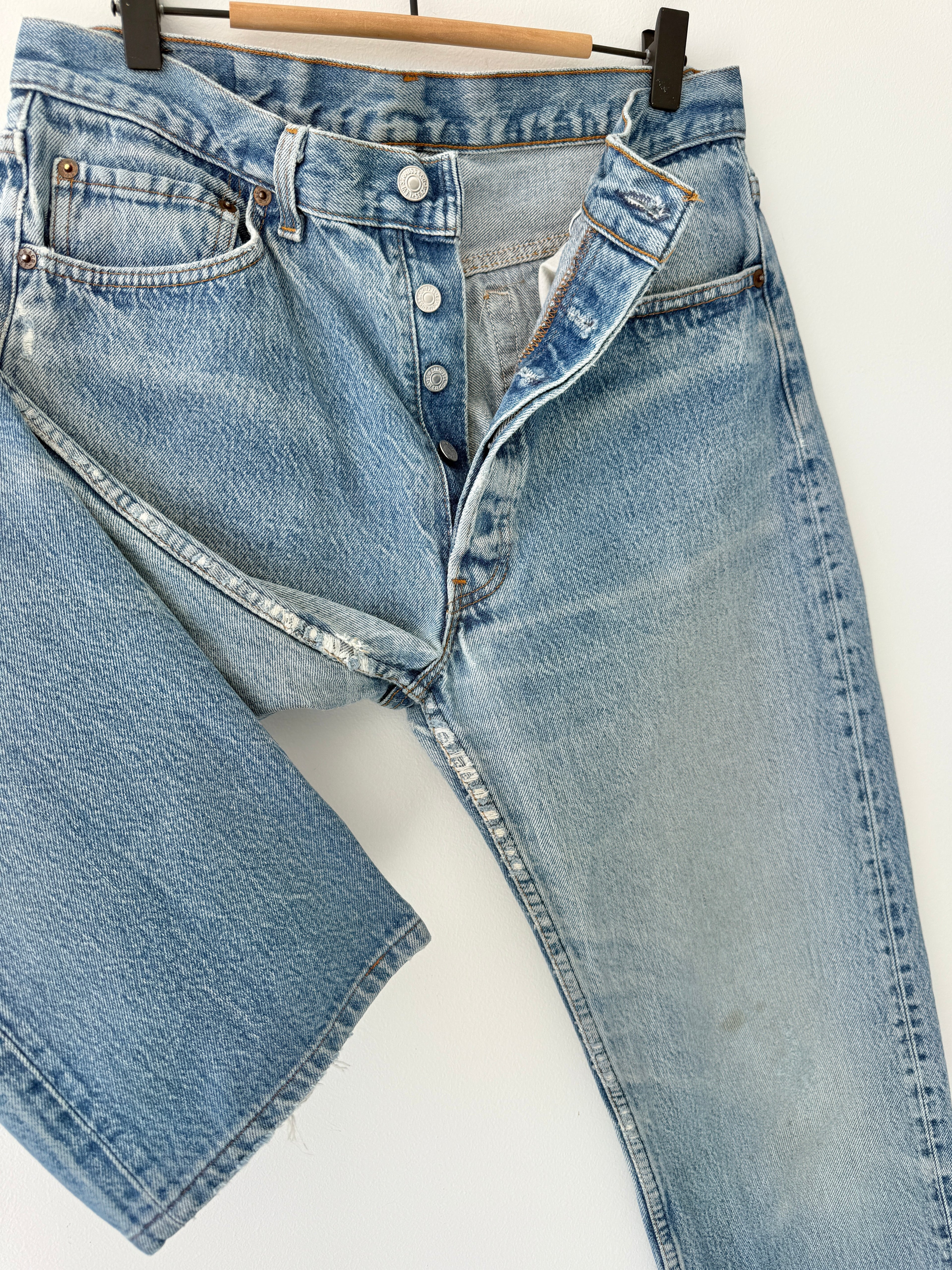 W31 L29 vintage Levis 501 30/31” measured waist medium faded blue 501s early 90s USA