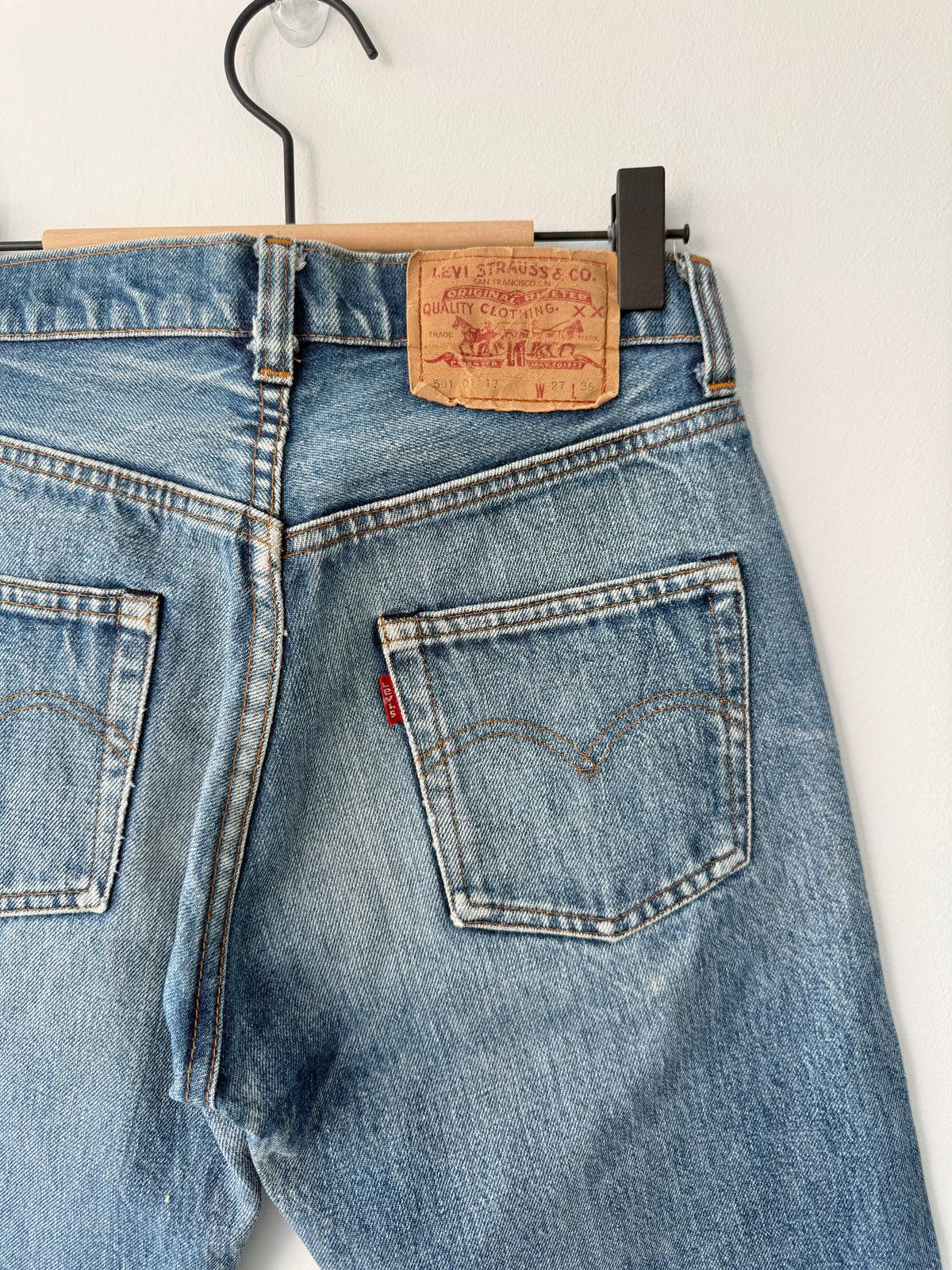 W26 L28 vintage Levis 501 dark blue 25/26” measured waist 501s 80s