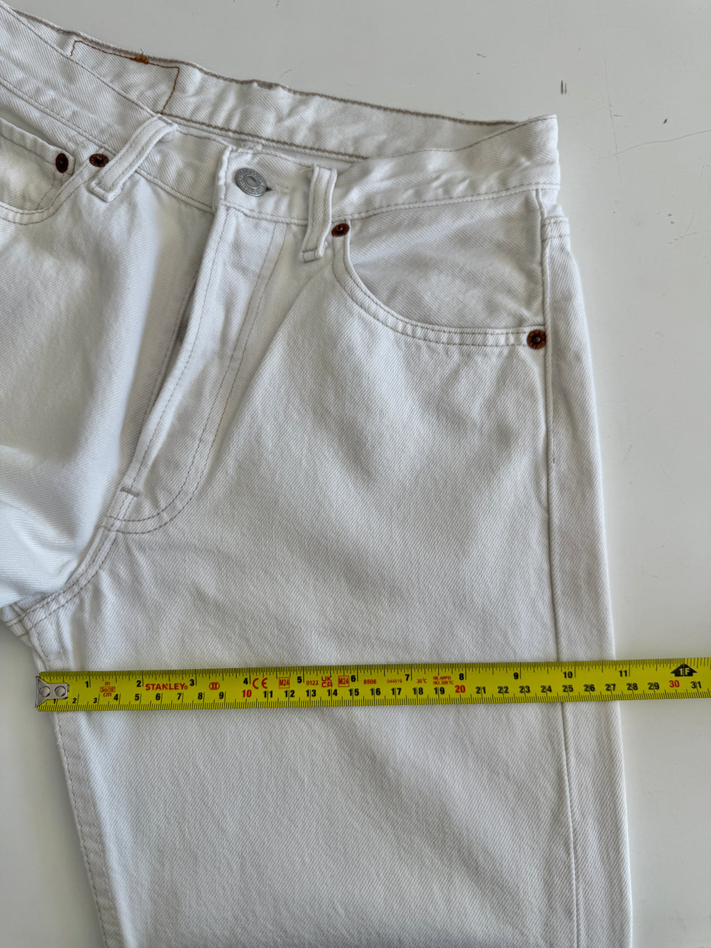 W25 L31 vintage Levis 501 25” measured waist white Y2K 501s