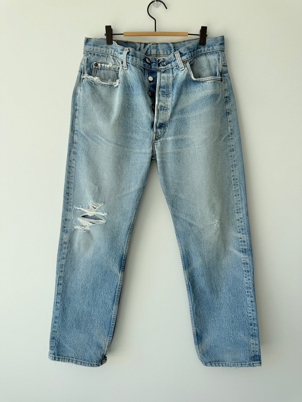 Soft denim W34 L29 vintage Levis 501 33/34” measured waist light faded blue distressed USA 90s 501s