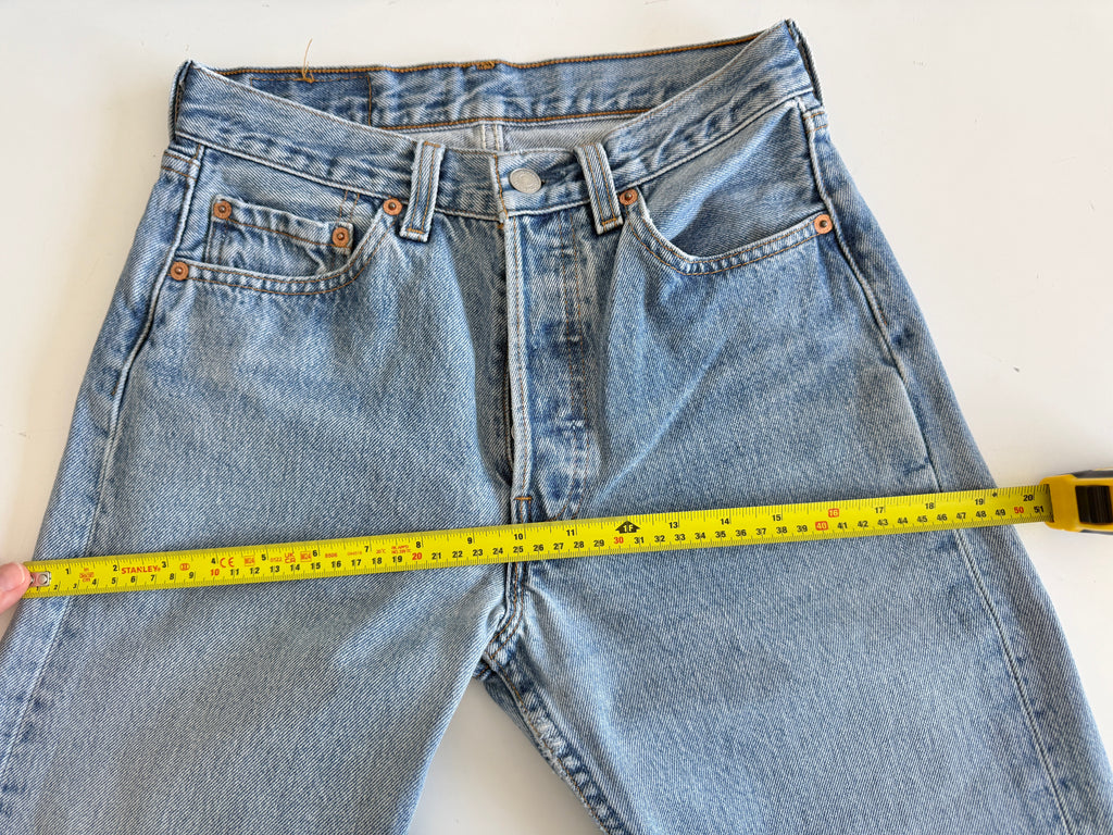 W25 L31 vintage Levis 501 24/25” measured waist medium light blue 501s 90s  USA nl