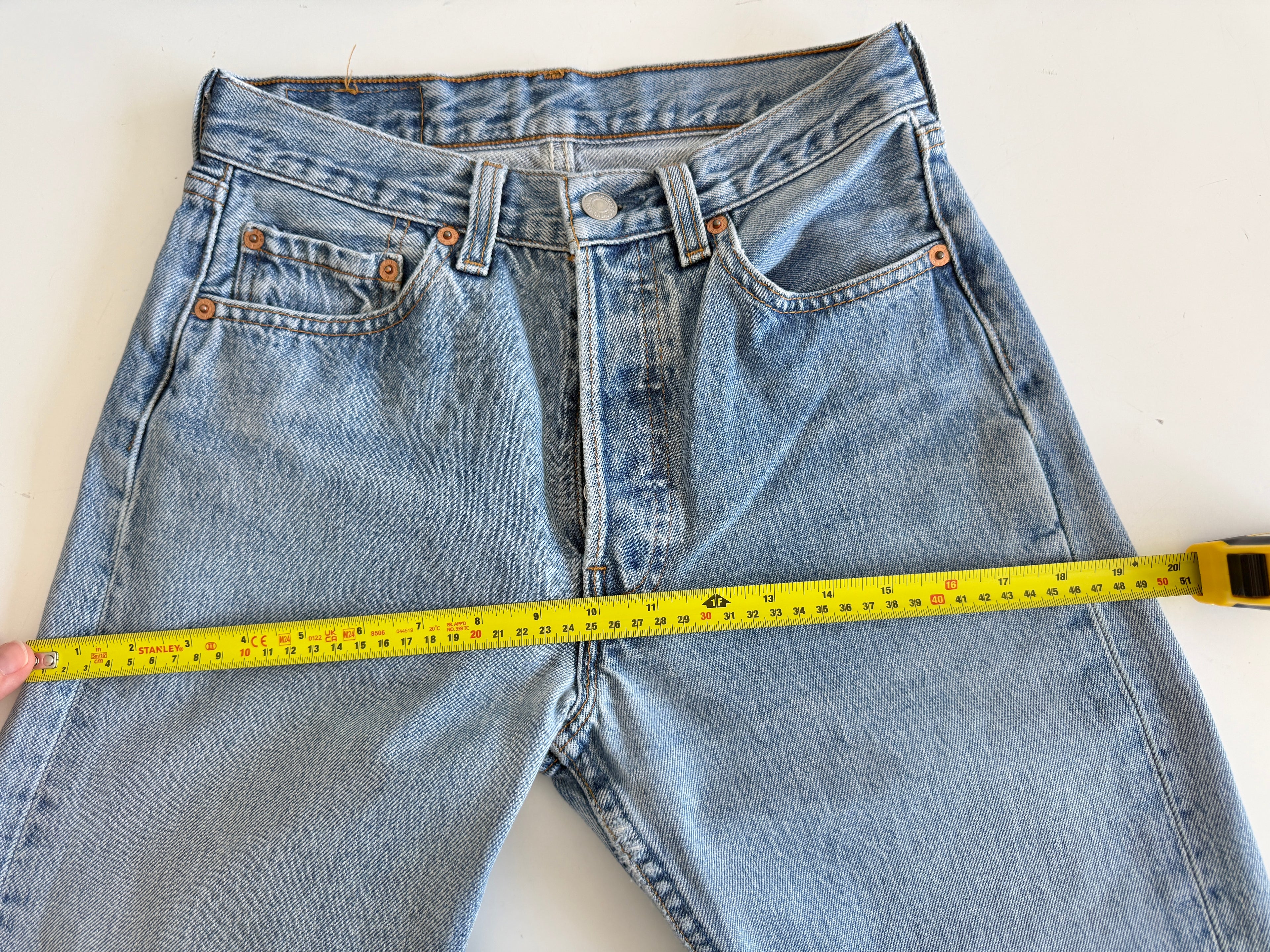W25 L31 vintage Levis 501 24/25” measured waist medium light blue 501s 90s  USA nl