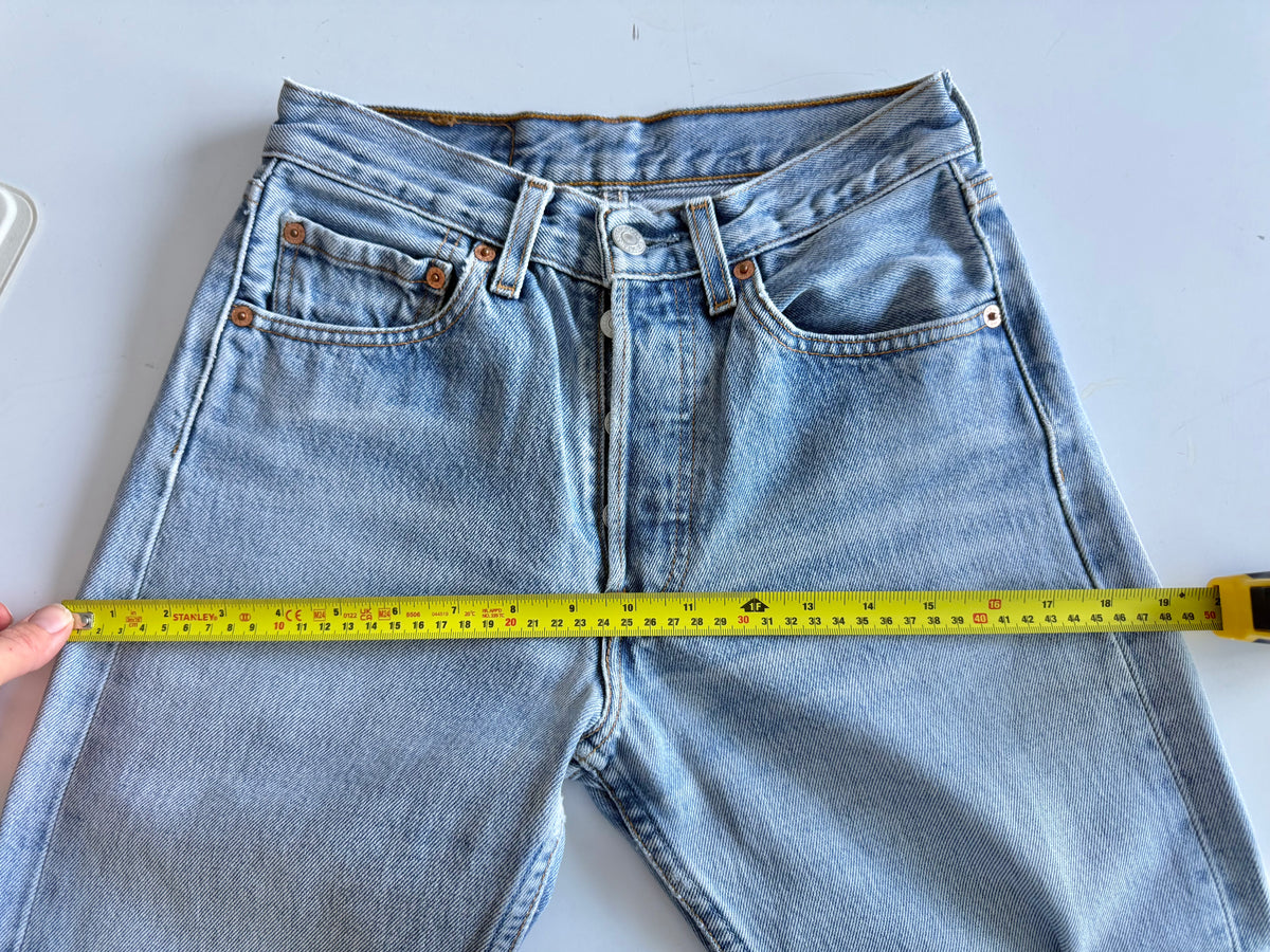 W25 L29 vintage Levis 501 light blue faded 24/25” measured waist 90s levis 501s