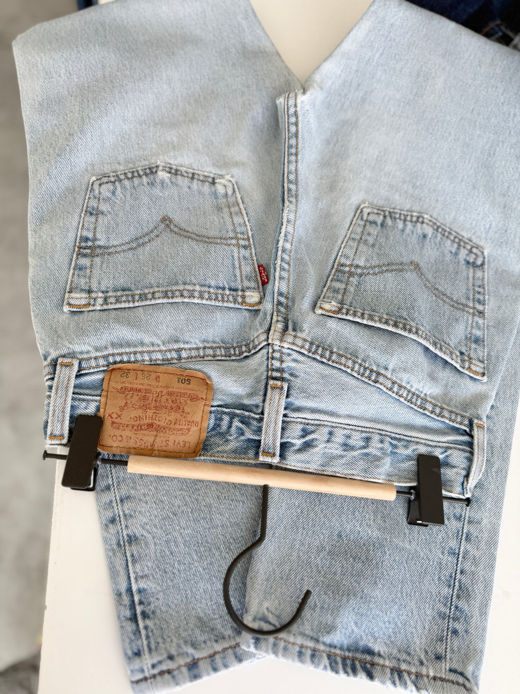 W24 L31 vintage Levis 501 23-24” measured light blue fade denim 90s Levi’s 501s USA