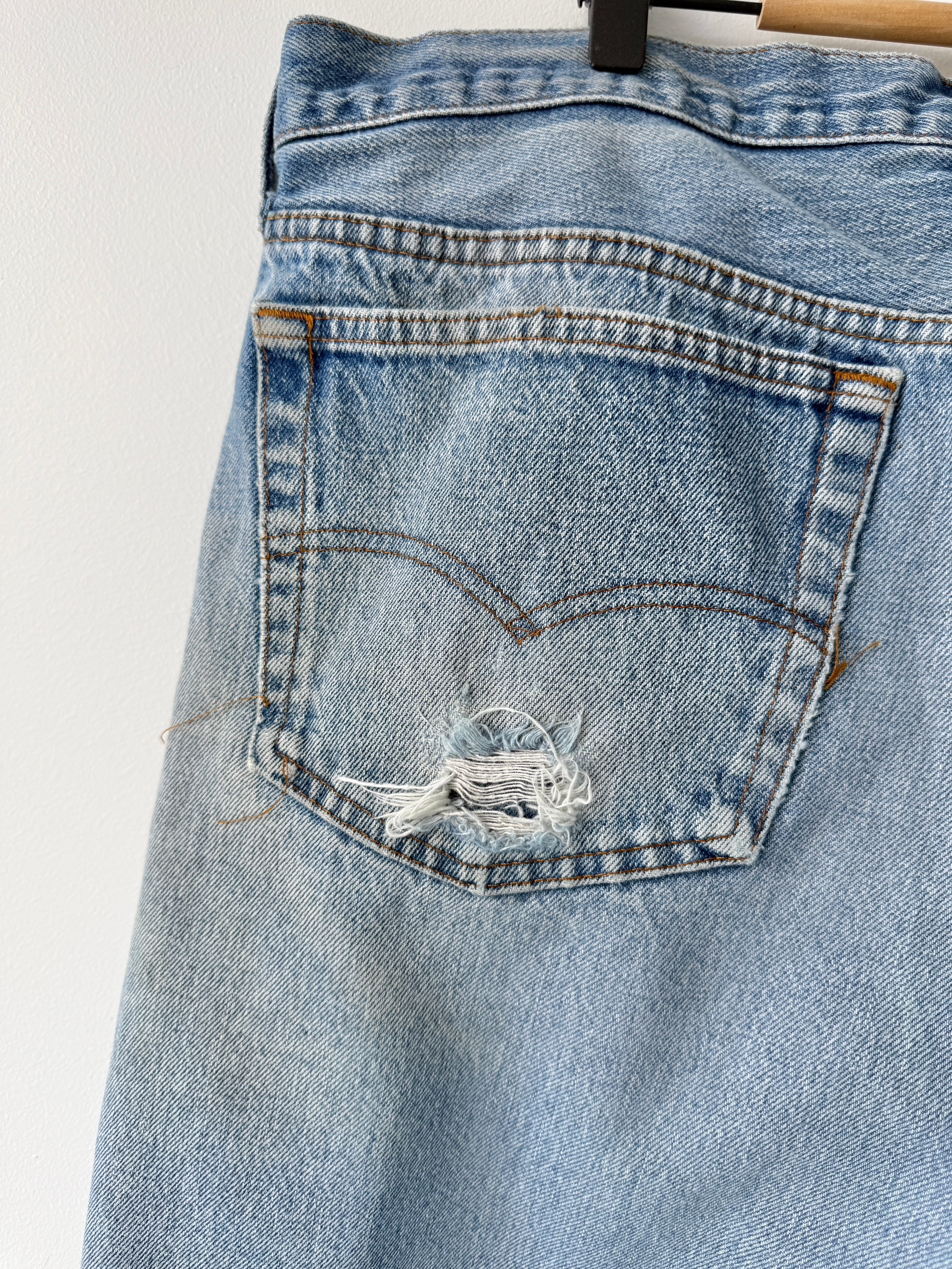 W38 L32 vintage Levis 501s 37/38” measured medium light medium fade denim Levi’s 501s 80s USA