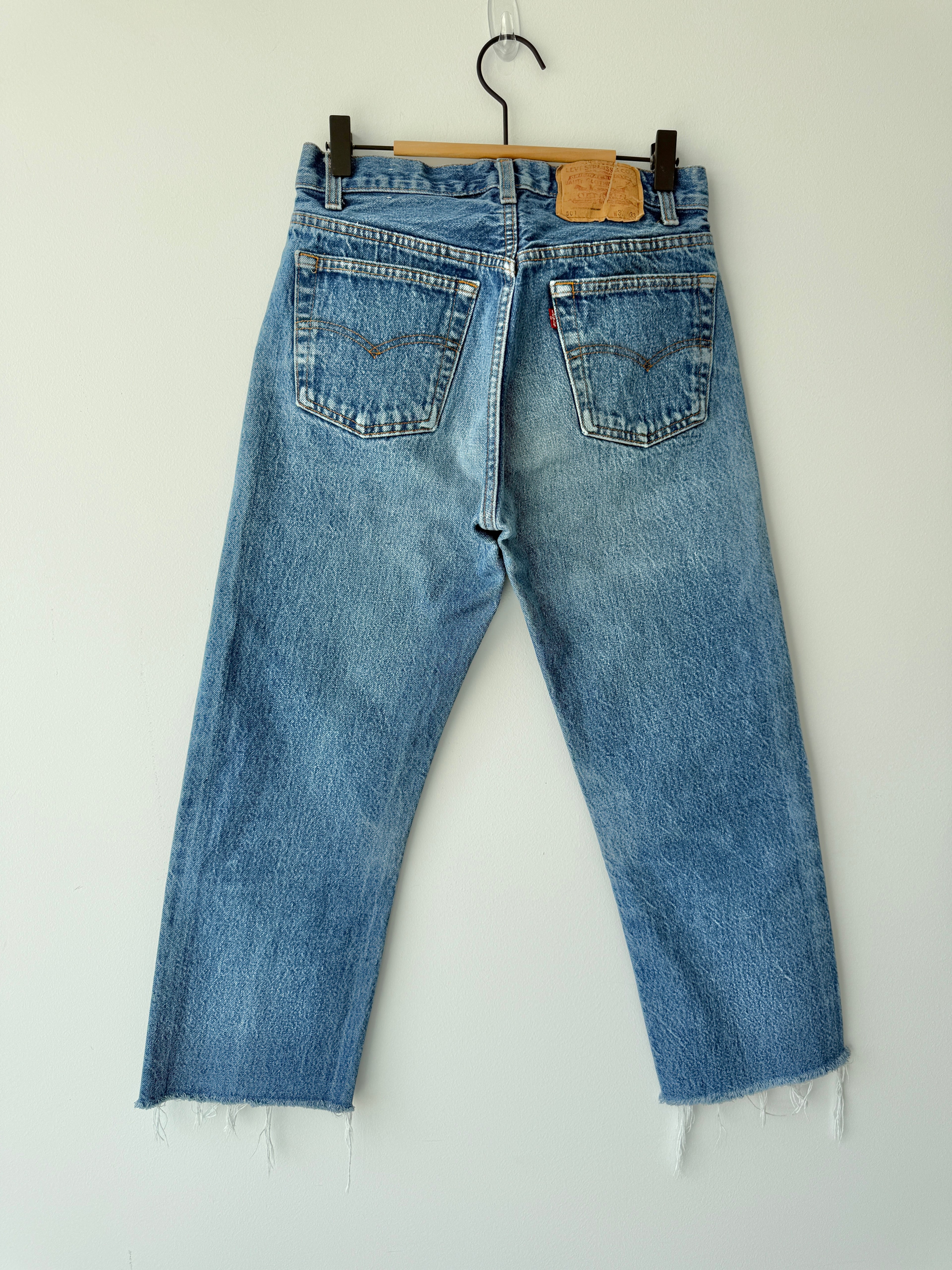 W26 L24 vintage Levis 501 25/26” dark blue faded Levi’s 501s USA 80s