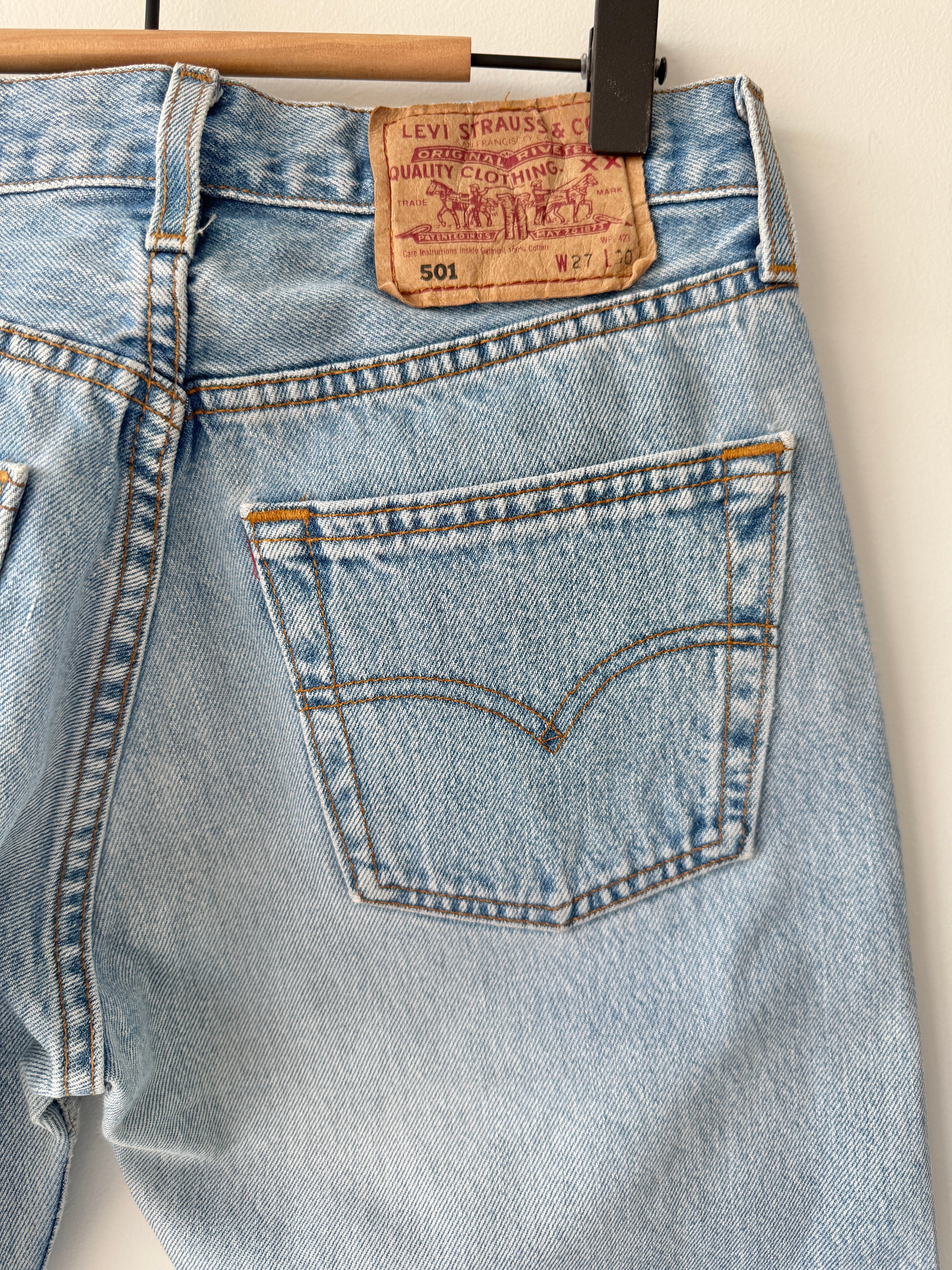W25 L29 vintage Levis 501 24-25” light blue 90s Levi’s 501s