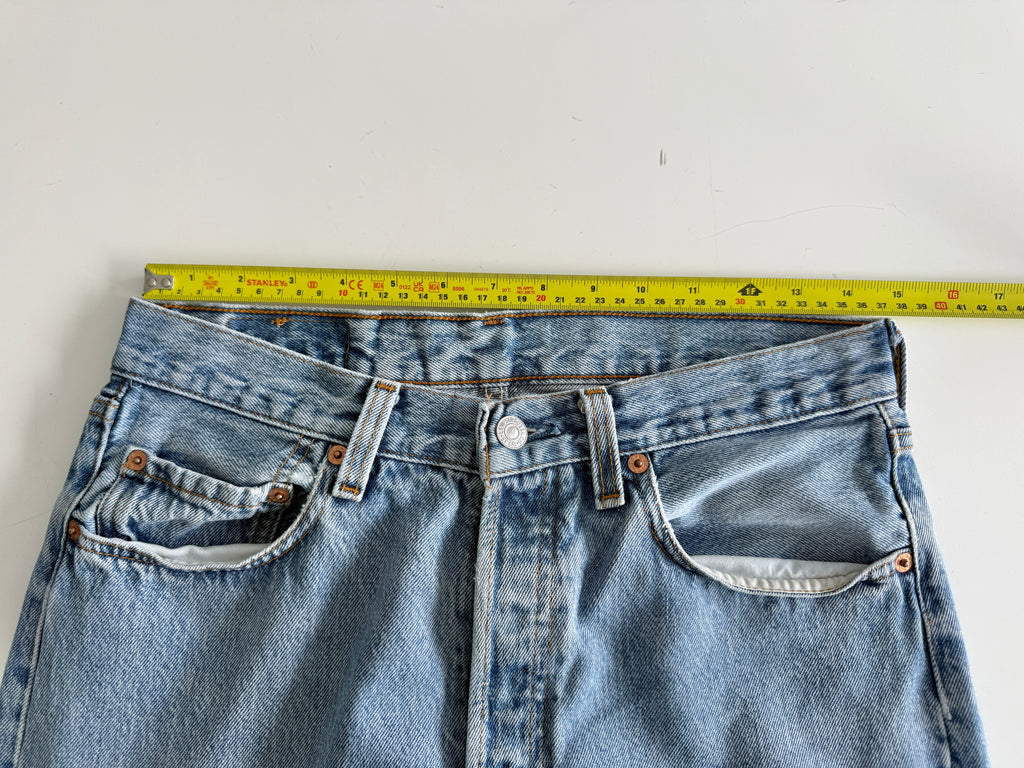 W29 L34 vintage Levis 501 29” measured medium light blue faded 90s denim Levi’s 501s USA