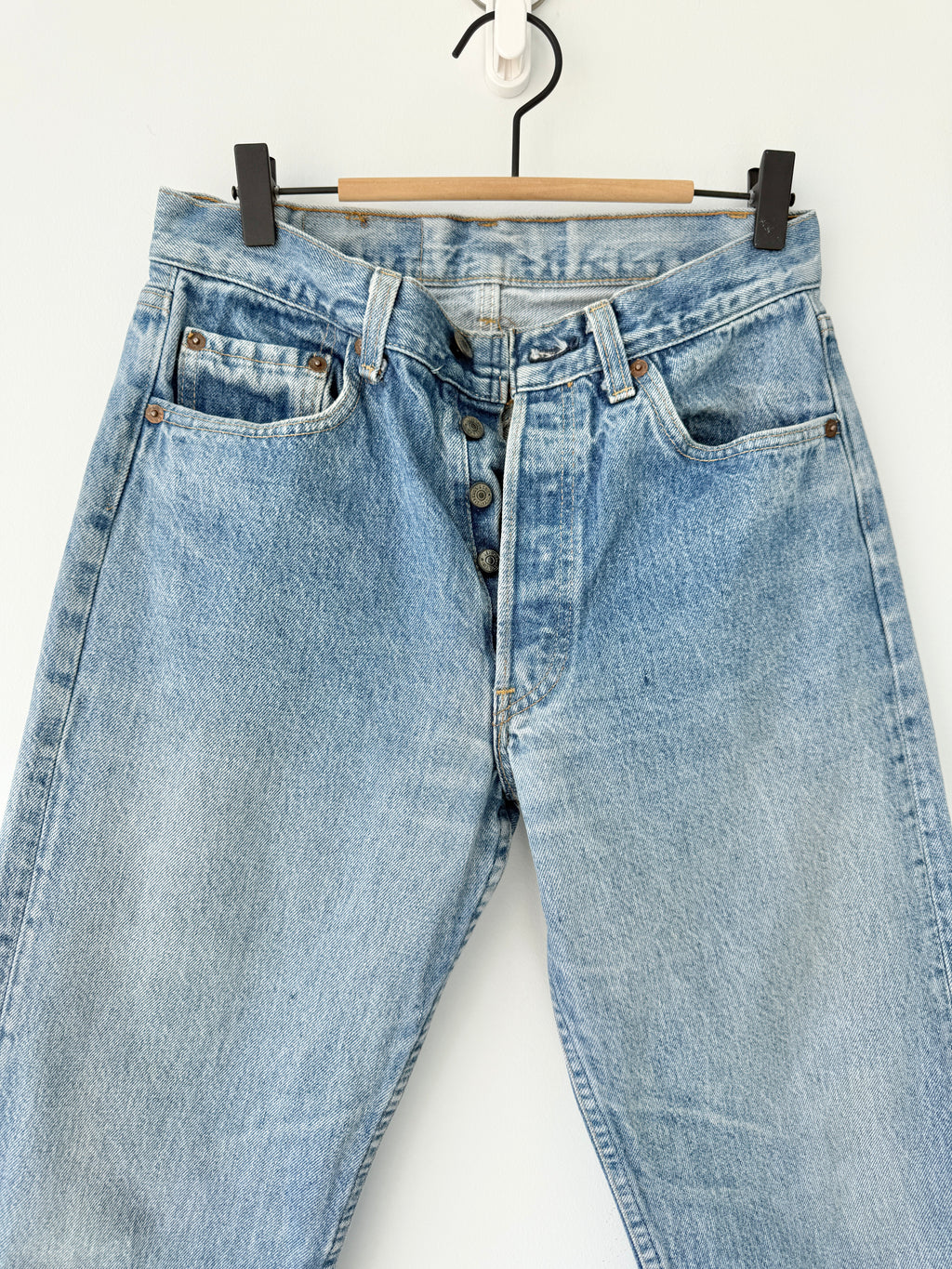 W28 L26 vintage Levis 501 26/28” measured medium faded blue denim 80s Levi’s USA 501s
