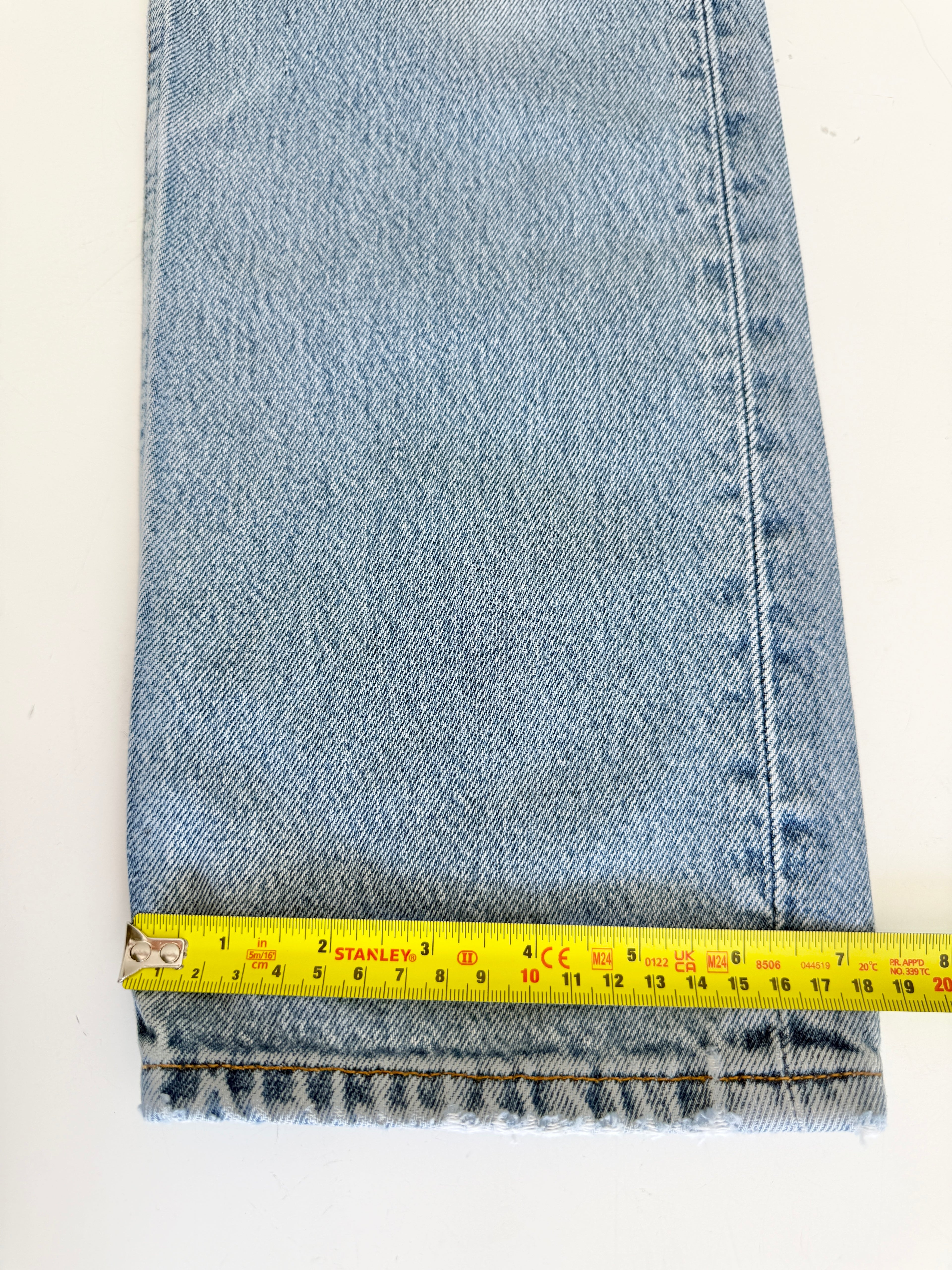 W27 L31 vintage Levis 501 27” measured waist light faded blue Y2K 501s
