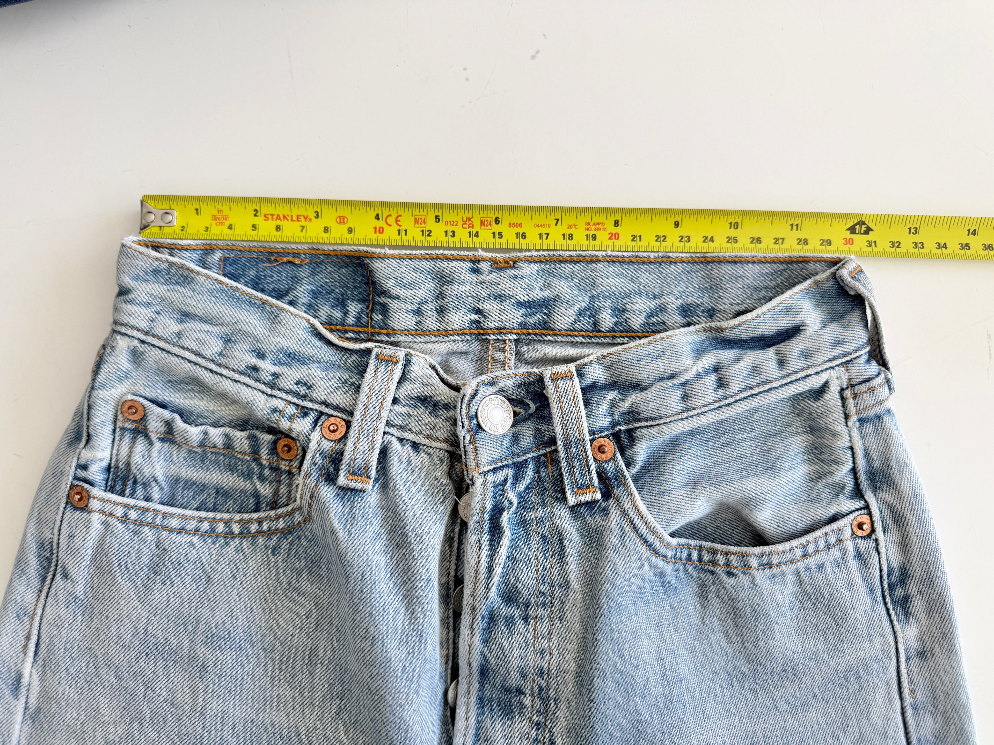 W24 L31 vintage Levis 501 23-24” measured light blue fade denim 90s Levi’s 501s USA
