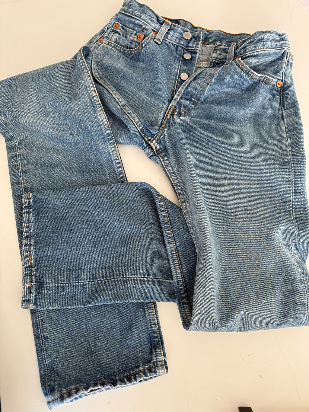 W24 L30 vintage Levis 501 23-24” medium blue 90s Levi’s 501s