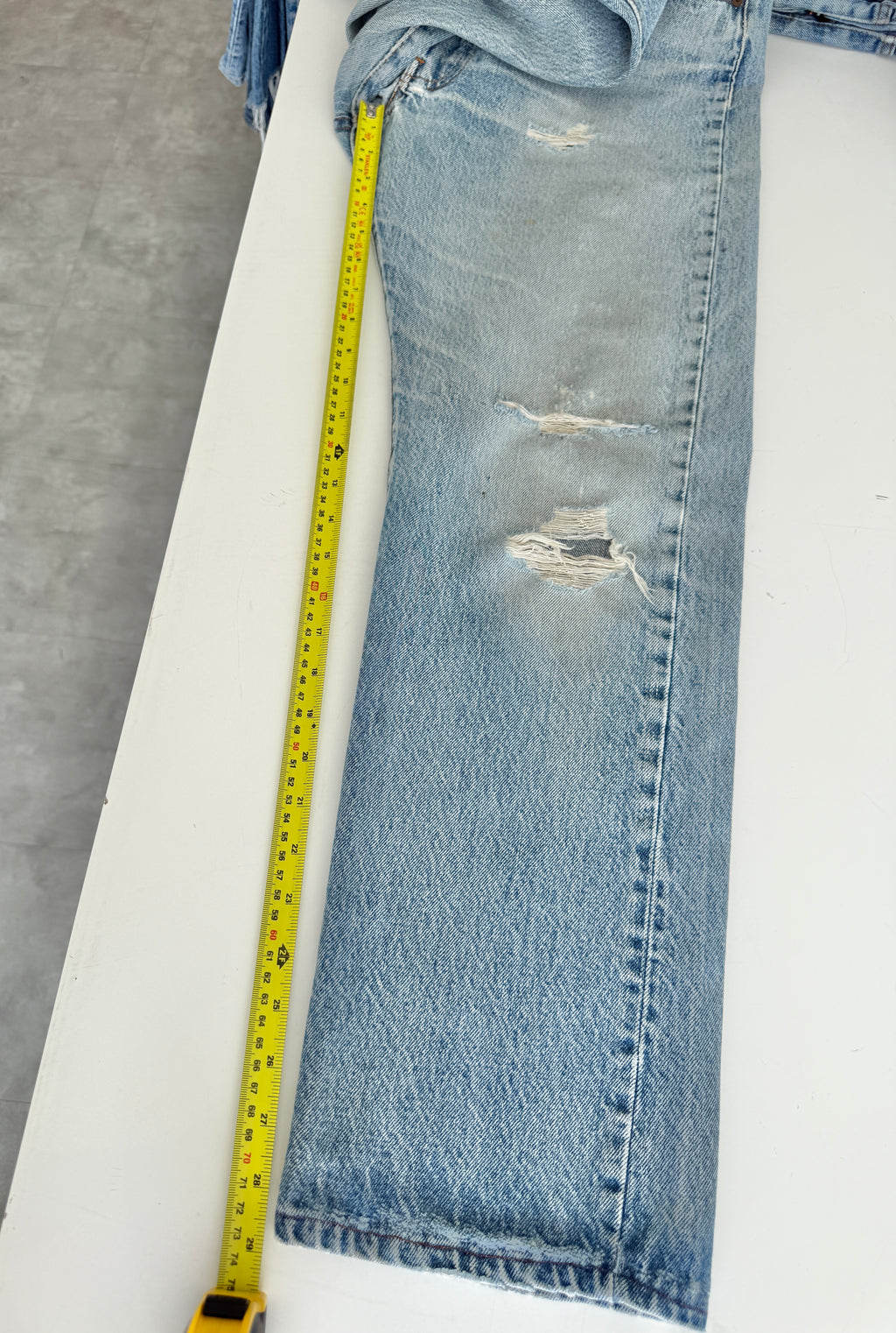 W31 L29 vintage Levis 501s 30/31” medium light blue denim Levi’s 501s 80s USA