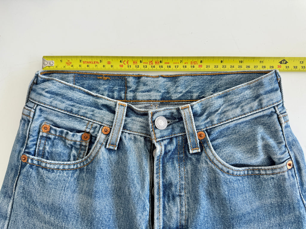 Softer W23 L29 vintage Levis 501 22/23” measured waist medium blue 90s 501s