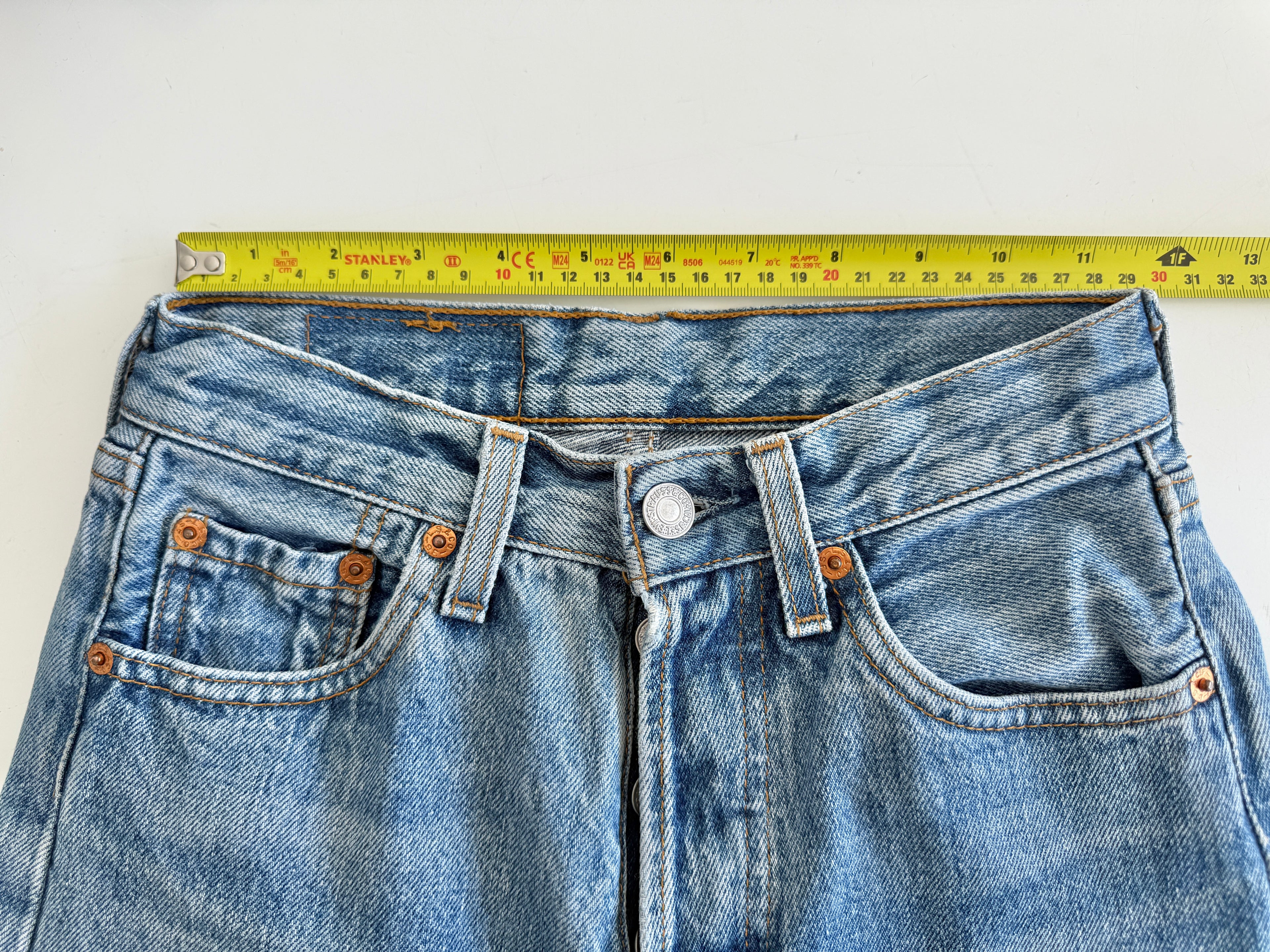 Softer W23 L29 vintage Levis 501 22/23” measured waist medium blue 90s 501s
